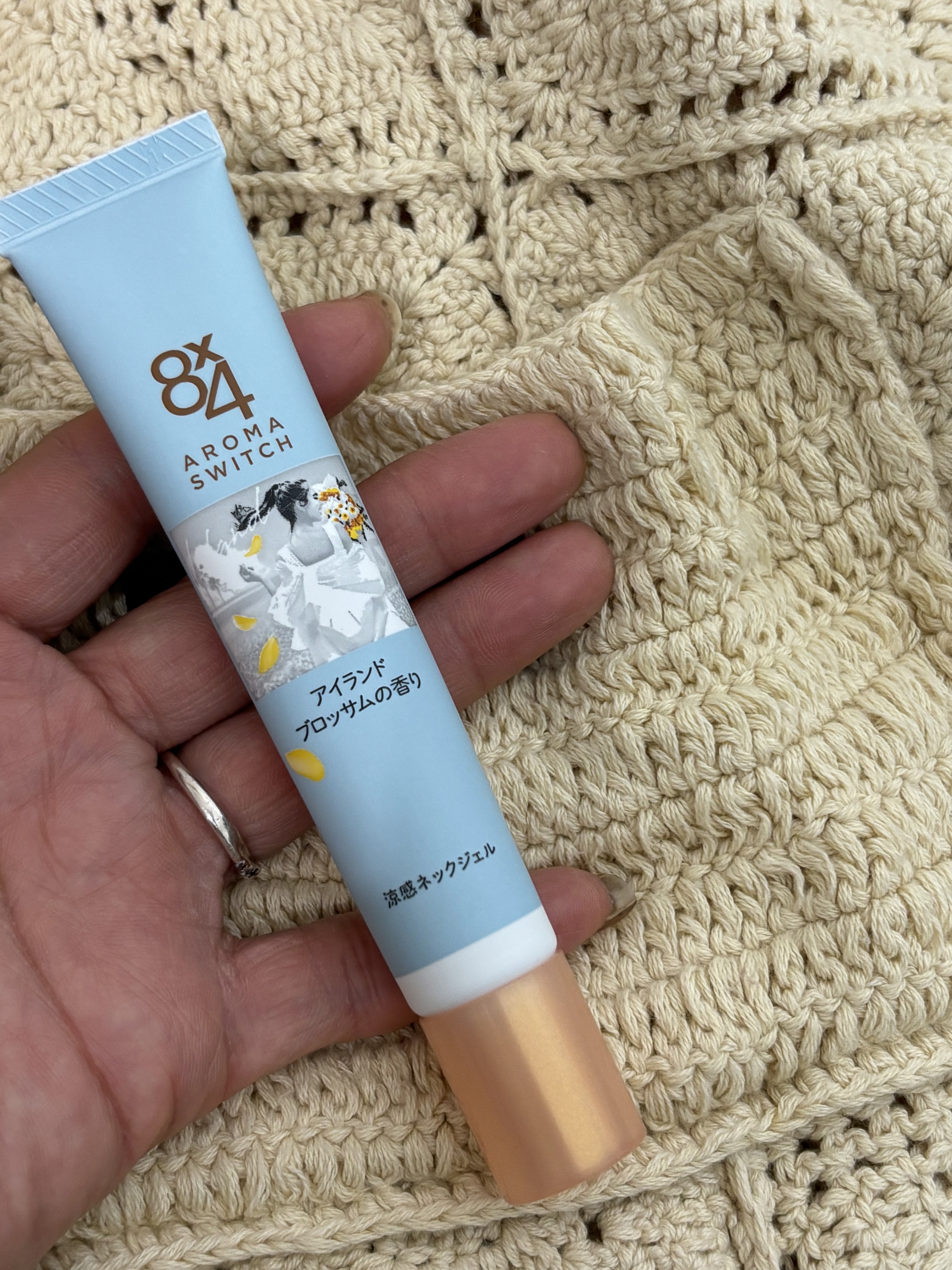 8x4 アロマスイッチ 涼感ネックジェル アイランドブロッサムの香り/８ｘ４/デオドラント・制汗剤を使ったクチコミ（1枚目）