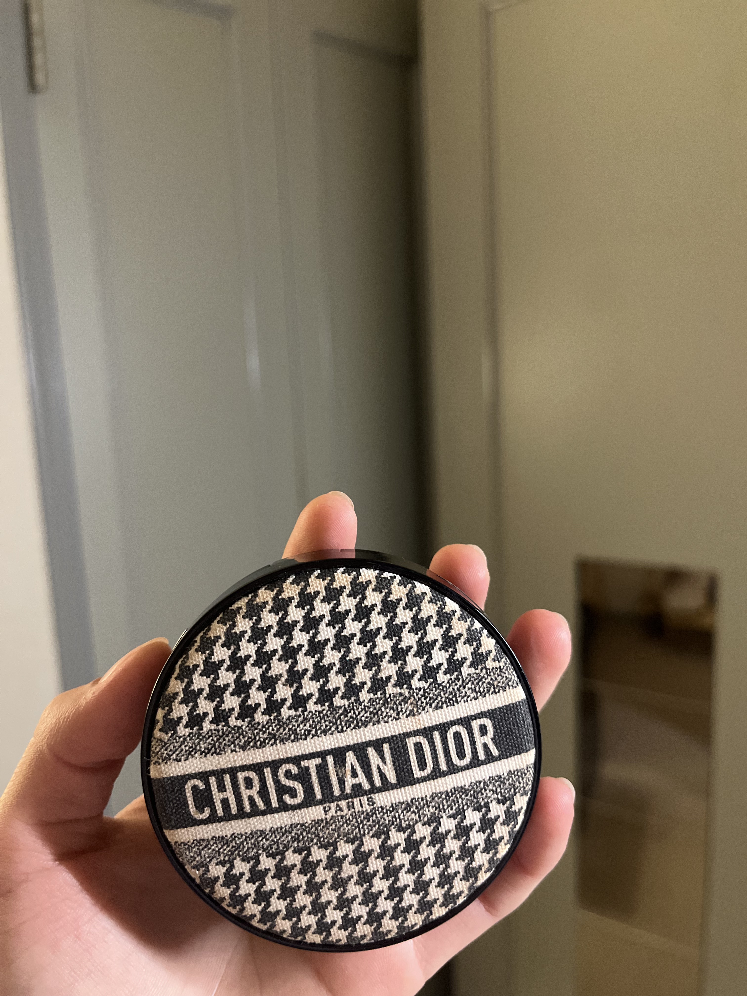 ディオールスキン フォーエヴァー グロウ クッション 2N ニュートラル <ニュー ルック エディション> (数量限定品)（生産終了）/Dior/クッションファンデーションを使ったクチコミ（1枚目）