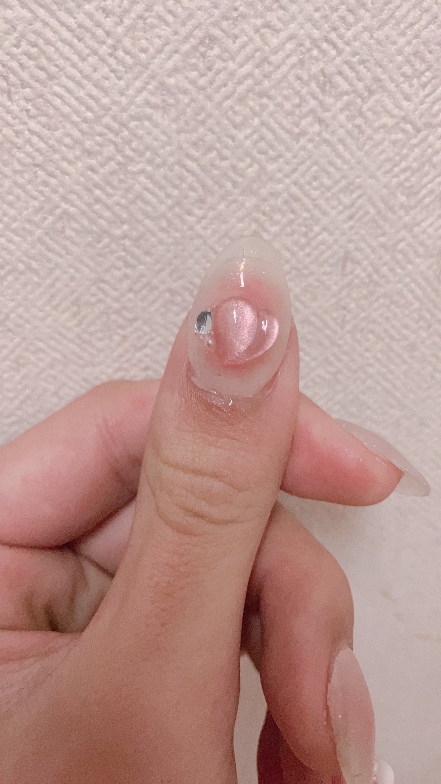 Remi🩷🌛🌷 on LIPS 「初のチークネイル💗マグネットフレンチが綺麗にできて嬉しかったで..」(2枚目)