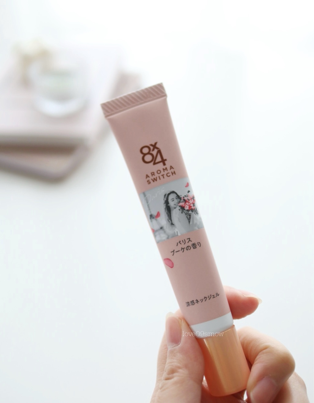 8x4 アロマスイッチ 涼感ネックジェル パリスブーケの香り/８ｘ４/デオドラント・制汗剤を使ったクチコミ（2枚目）