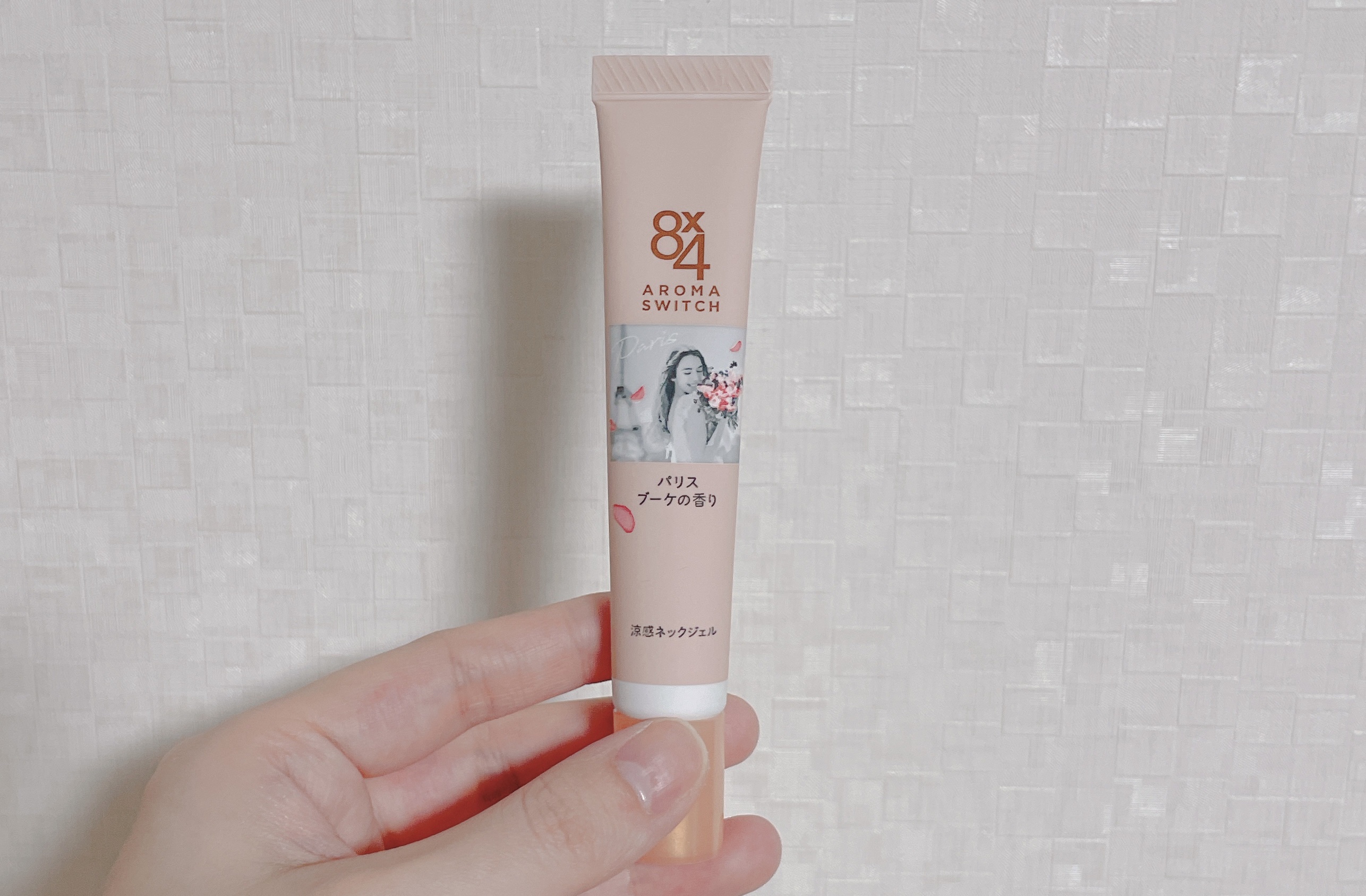 8x4 アロマスイッチ 涼感ネックジェル パリスブーケの香り/８ｘ４/デオドラント・制汗剤を使ったクチコミ（2枚目）