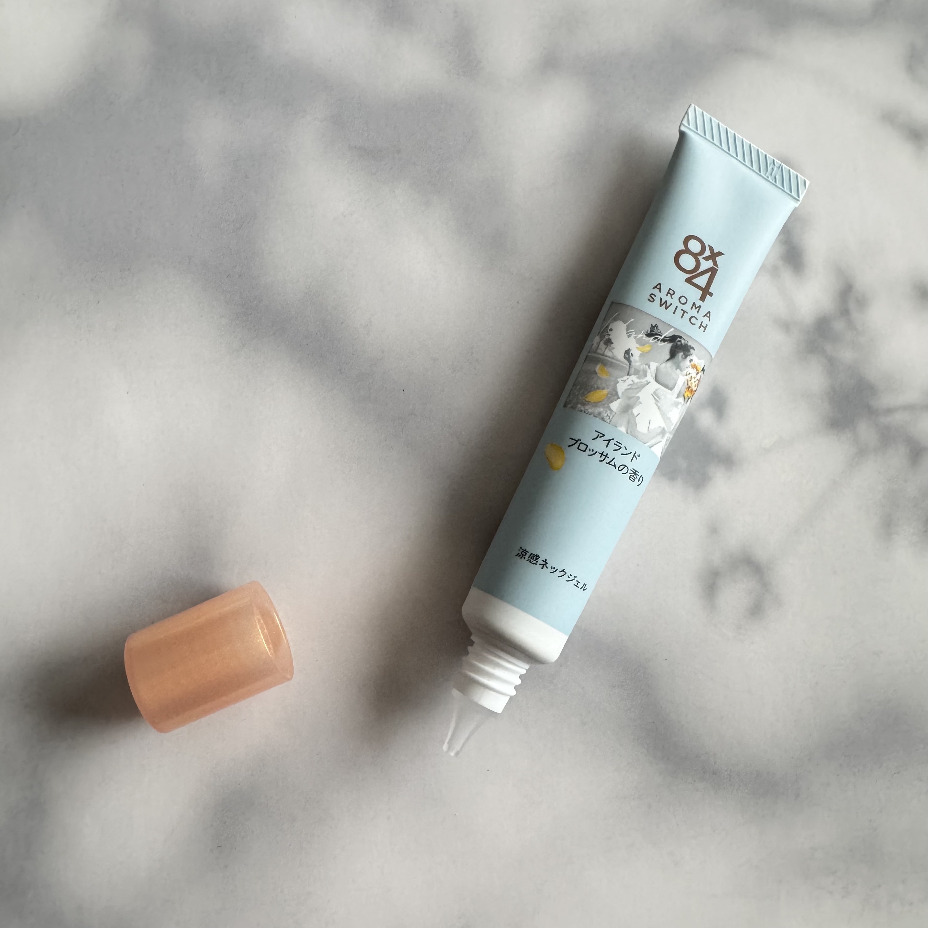 8x4 アロマスイッチ 涼感ネックジェル アイランドブロッサムの香り/８ｘ４/デオドラント・制汗剤を使ったクチコミ（2枚目）