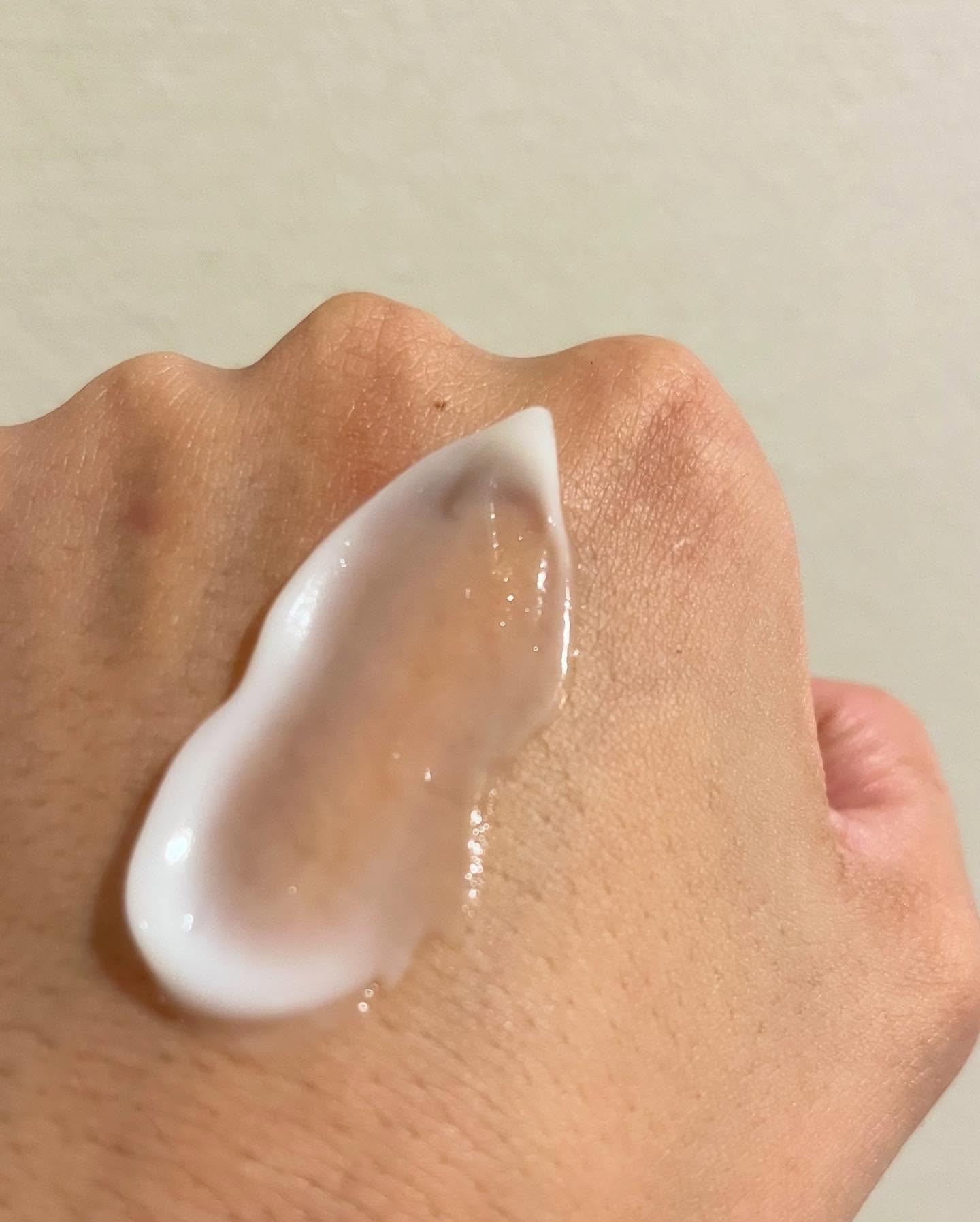 キューミースウィートボムホワイトクリーム/AGARISM/ボディクリームを使ったクチコミ（3枚目）