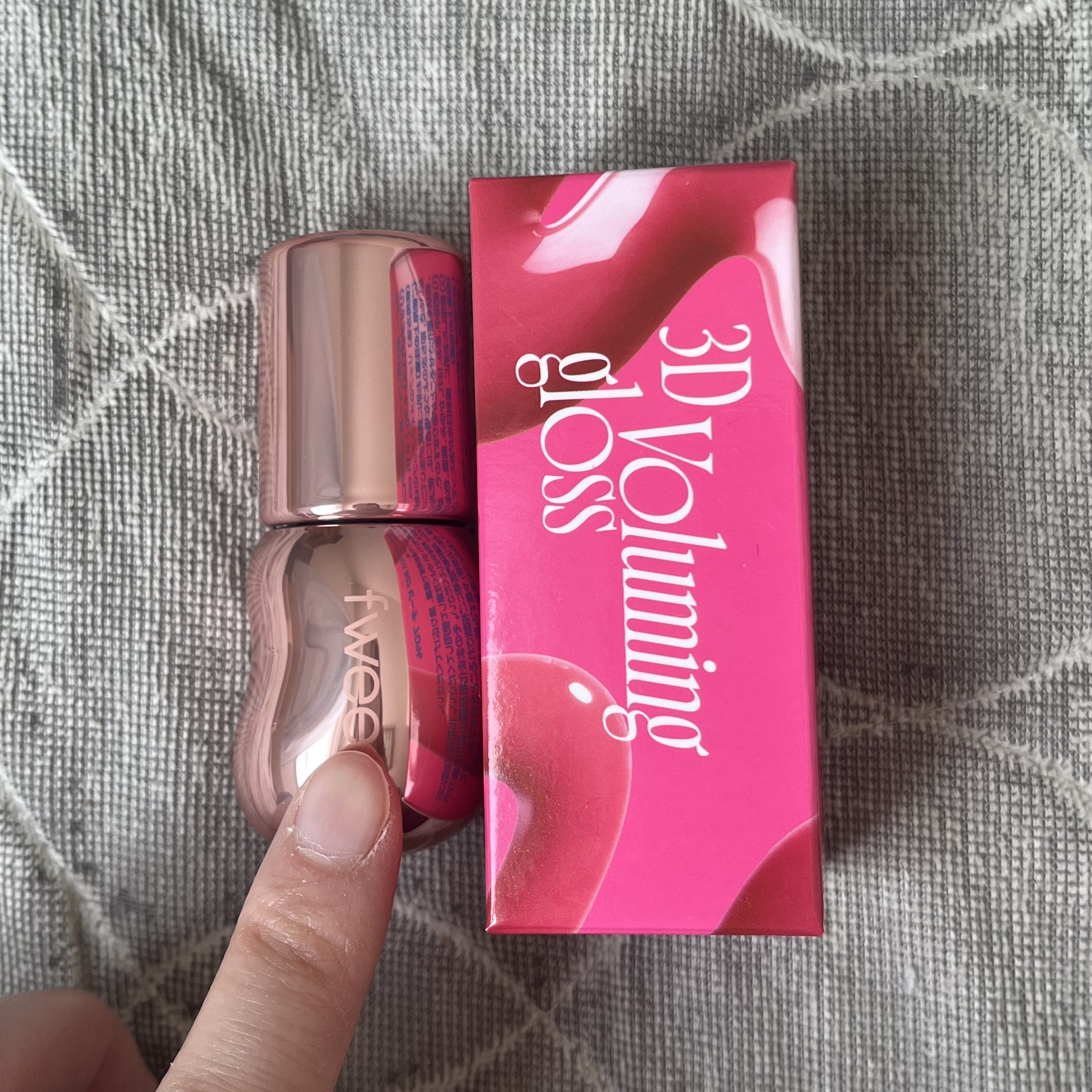 フィー 3Dボリューミンググロス/fwee/リップグロスを使ったクチコミ（2枚目）