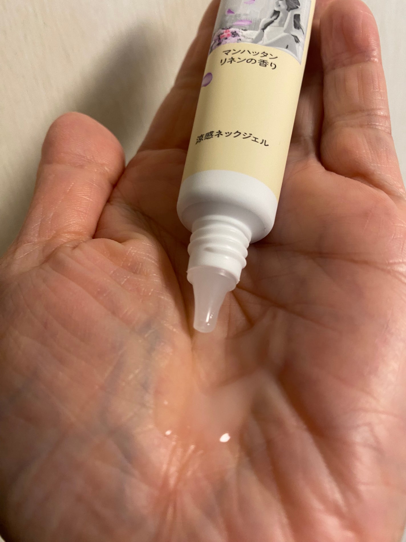 8x4 アロマスイッチ 涼感ネックジェル パリスブーケの香り/8x4/デオドラント・制汗剤を使ったクチコミ(2枚目)