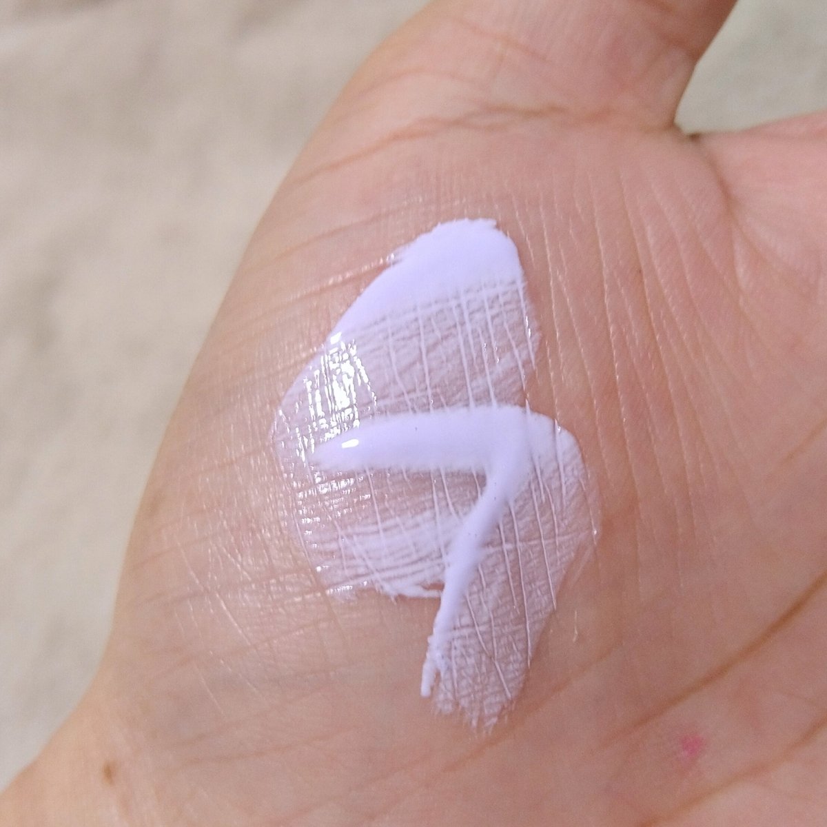 プリズム・リーブル・スキンケアリング・コレクター/GIVENCHY/化粧下地を使ったクチコミ（2枚目）