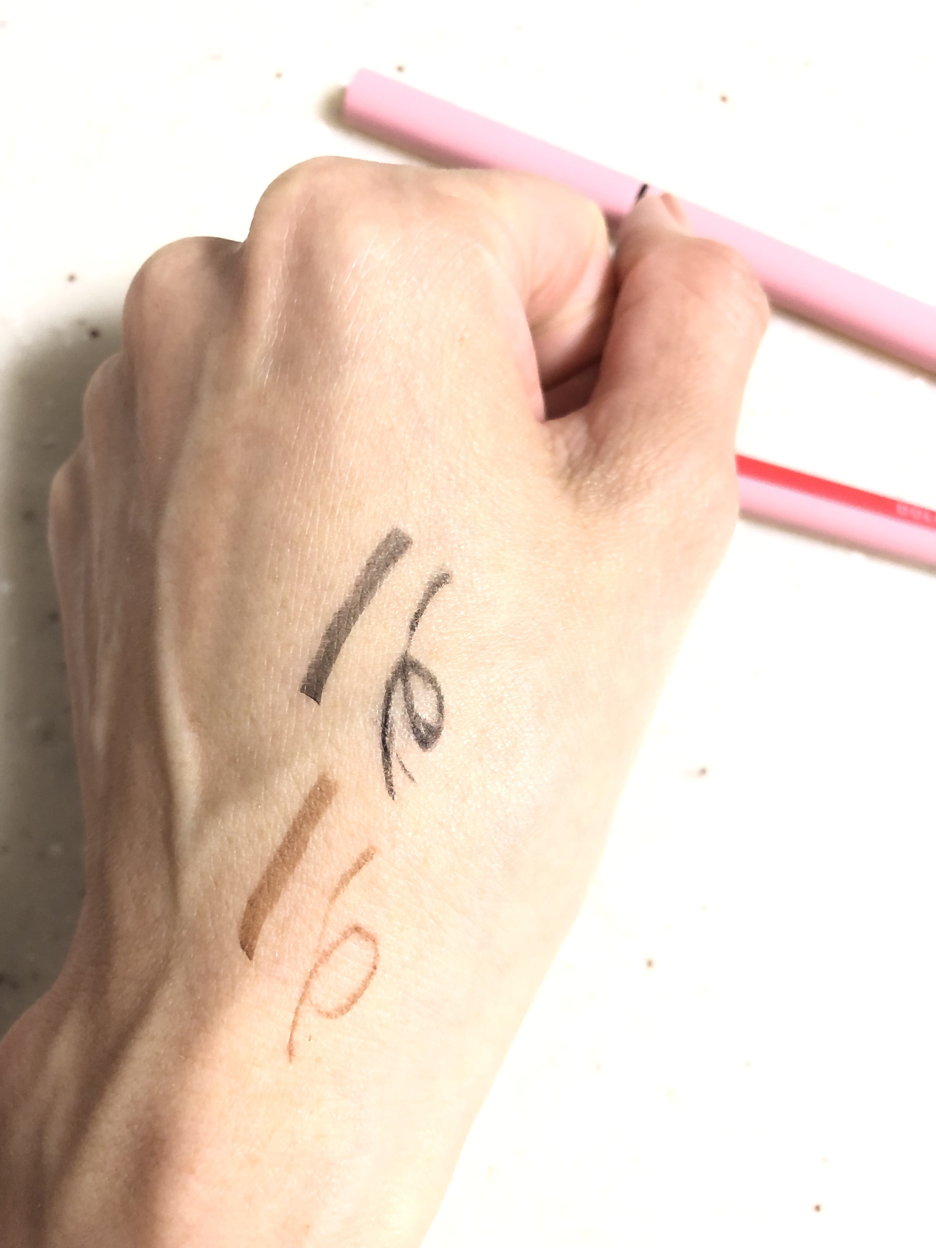 オーバルマルチジェルライナー 01 ナチュラルブラック/ドーリーウインク/ジェルアイライナーを使ったクチコミ（2枚目）