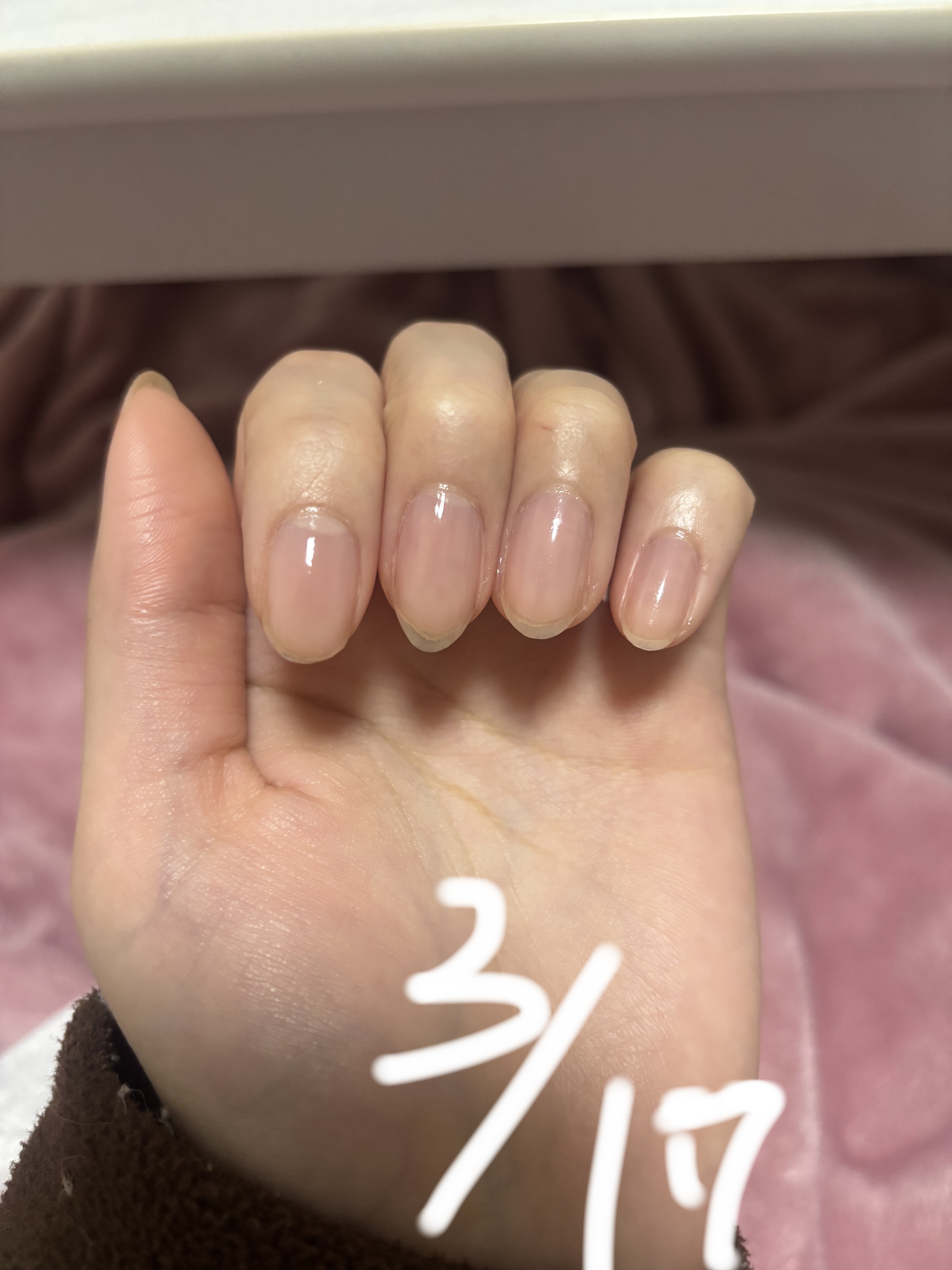 グロッシーネイルカラー A 01 ミルキーピンク/デュカート/マニキュアを使ったクチコミ（1枚目）