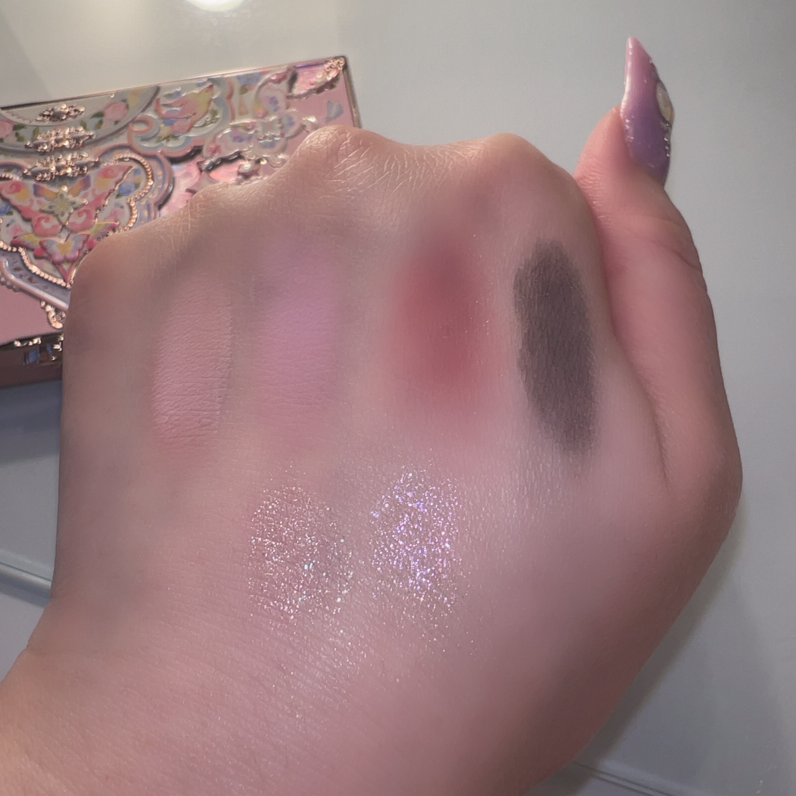 胡蝶雲肩6色アイシャドウパレット/FlowerKnows/アイシャドウパレットを使ったクチコミ（3枚目）