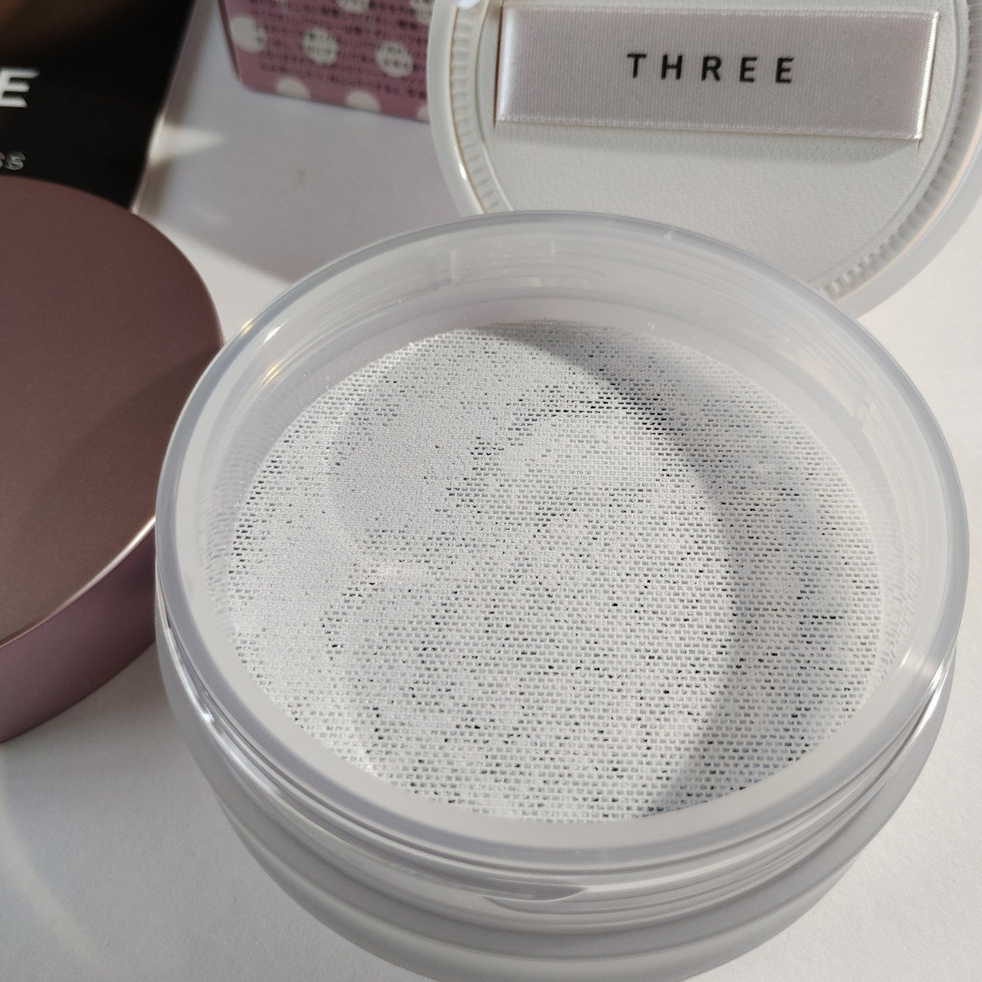 THREE シマリング グロー デュオ/THREE/クリームハイライトを使ったクチコミ(3枚目)