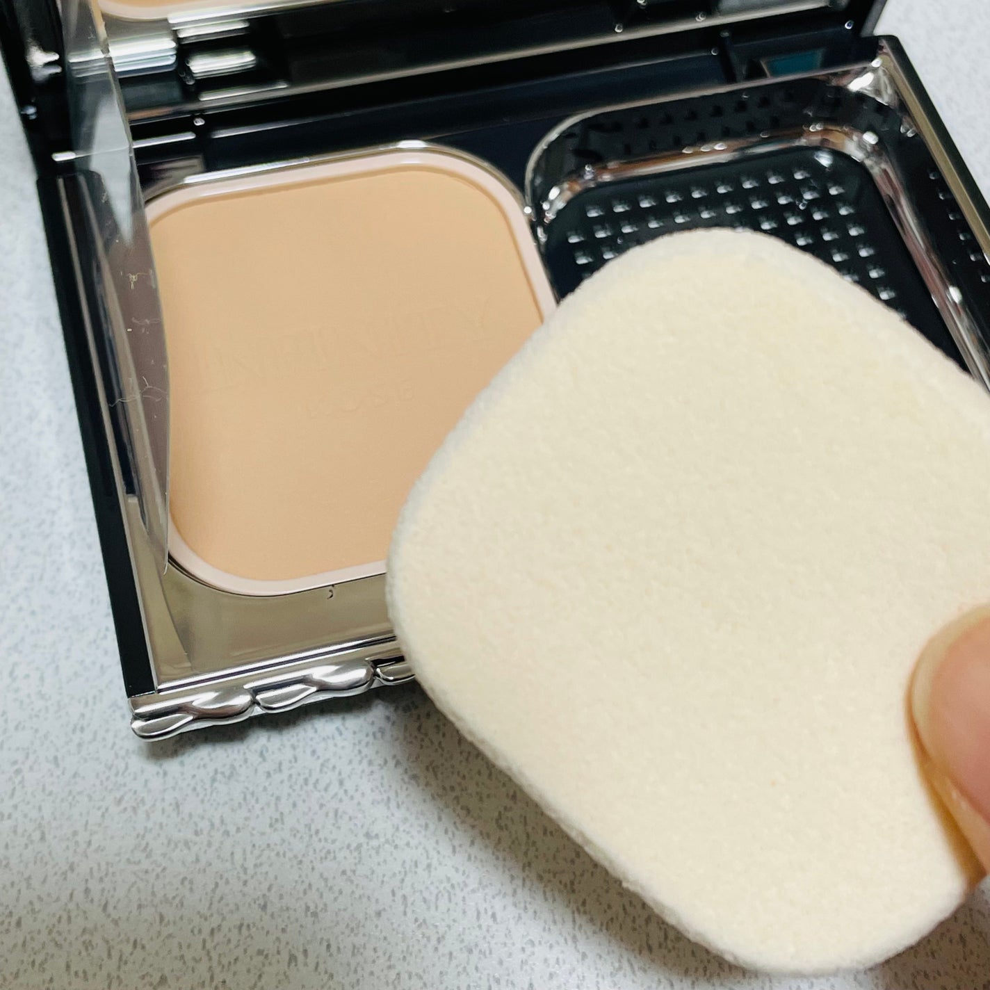 スキンルミナンス ファンデーション/インフィニティ/パウダーファンデーションを使ったクチコミ(3枚目)