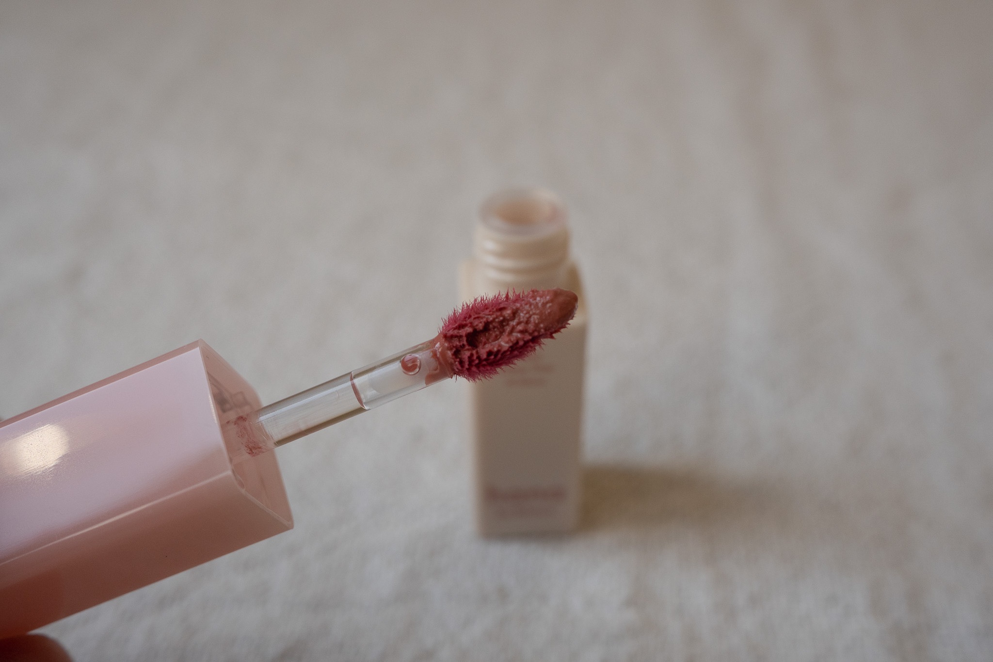 ウォーターグラスティント 01 モモ/hana by hince/口紅を使ったクチコミ（2枚目）