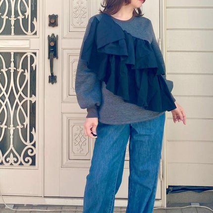 カラリスト☆*°モカママ on LIPS 「.【Freneショルダーフリルプルオーバー/グレー】通販ファッ..」(4枚目)