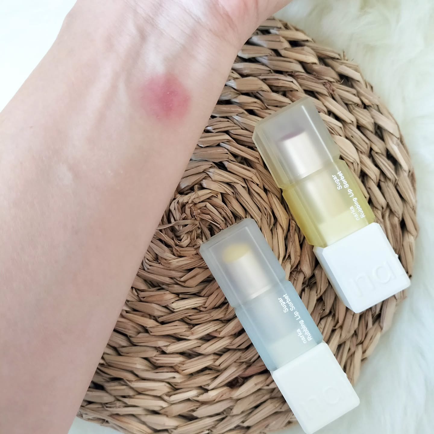 シュガーラビングリップソルベ/narka/リップスクラブを使ったクチコミ（2枚目）