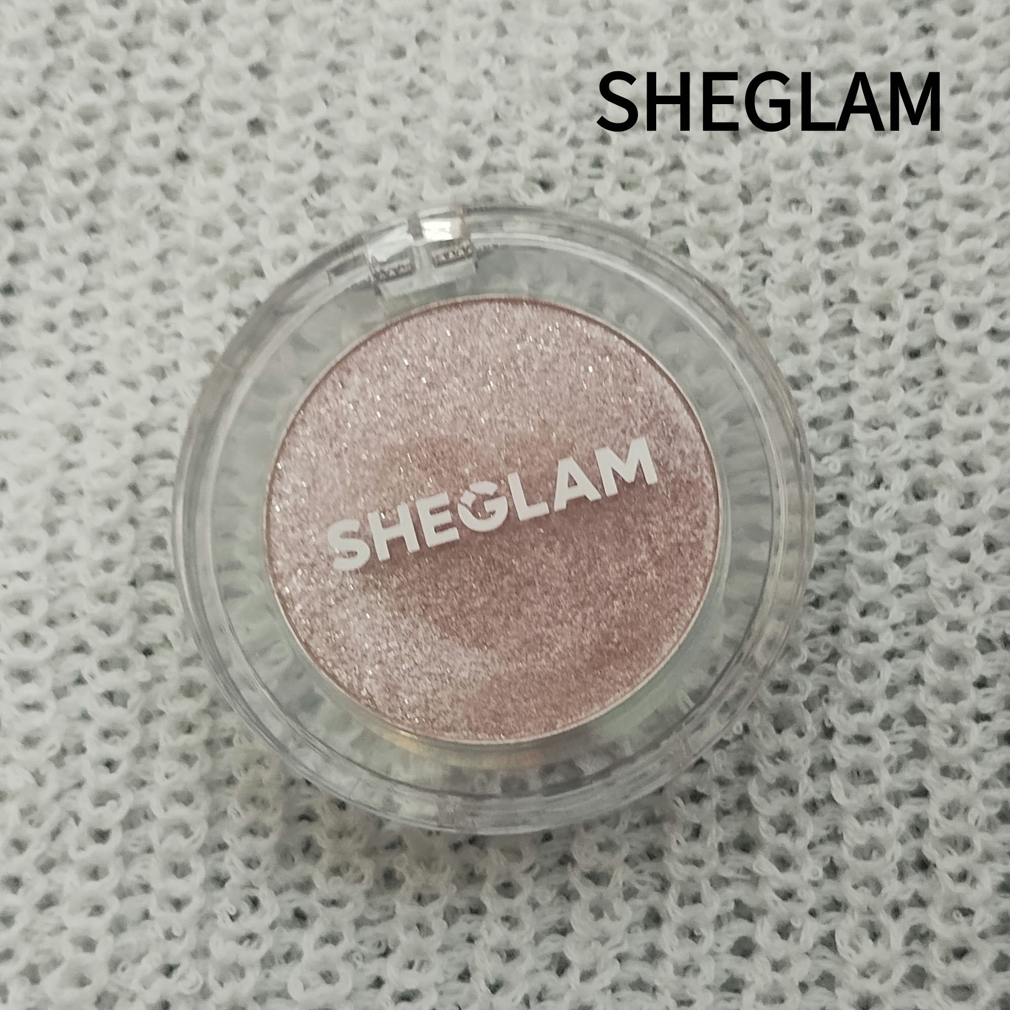 SHEGLAM  アイシャドウ

お気に入り！！

涙袋に使うとほんのりピンクでキラキラしてて自然にぷっくりする！！これにピンクの涙袋ライナー合わせると最強！！

コスパも色味も最高すぎる！！リピ確定！！

#SHEIN #プチプラ #アイ