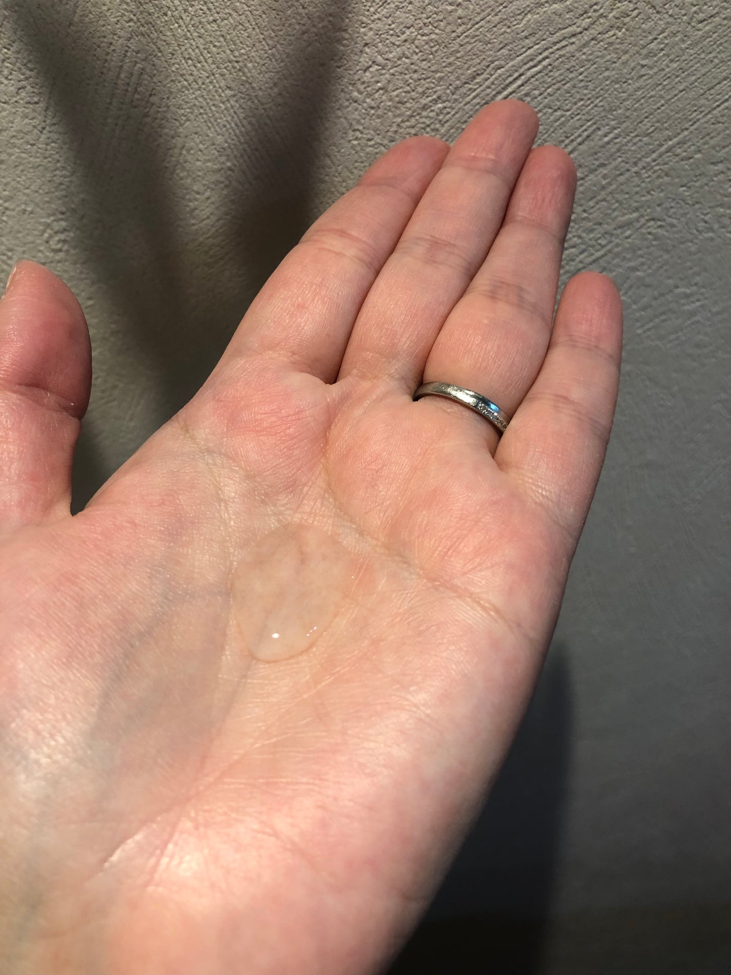 きみちゃん☺︎ on LIPS 「EGFディープパワーエキスマキシマム20ml高級感のあるパッケ..」(3枚目)