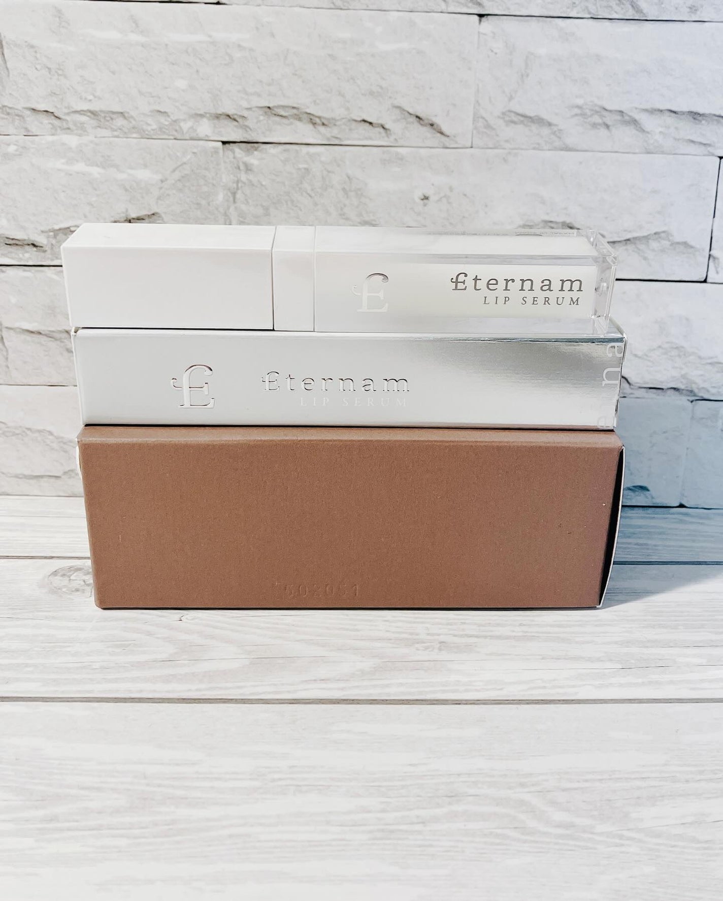 ぷえら on LIPS 「エテルナムリップセラム使ってみました。白とシルバーがメインのシ..」(6枚目)