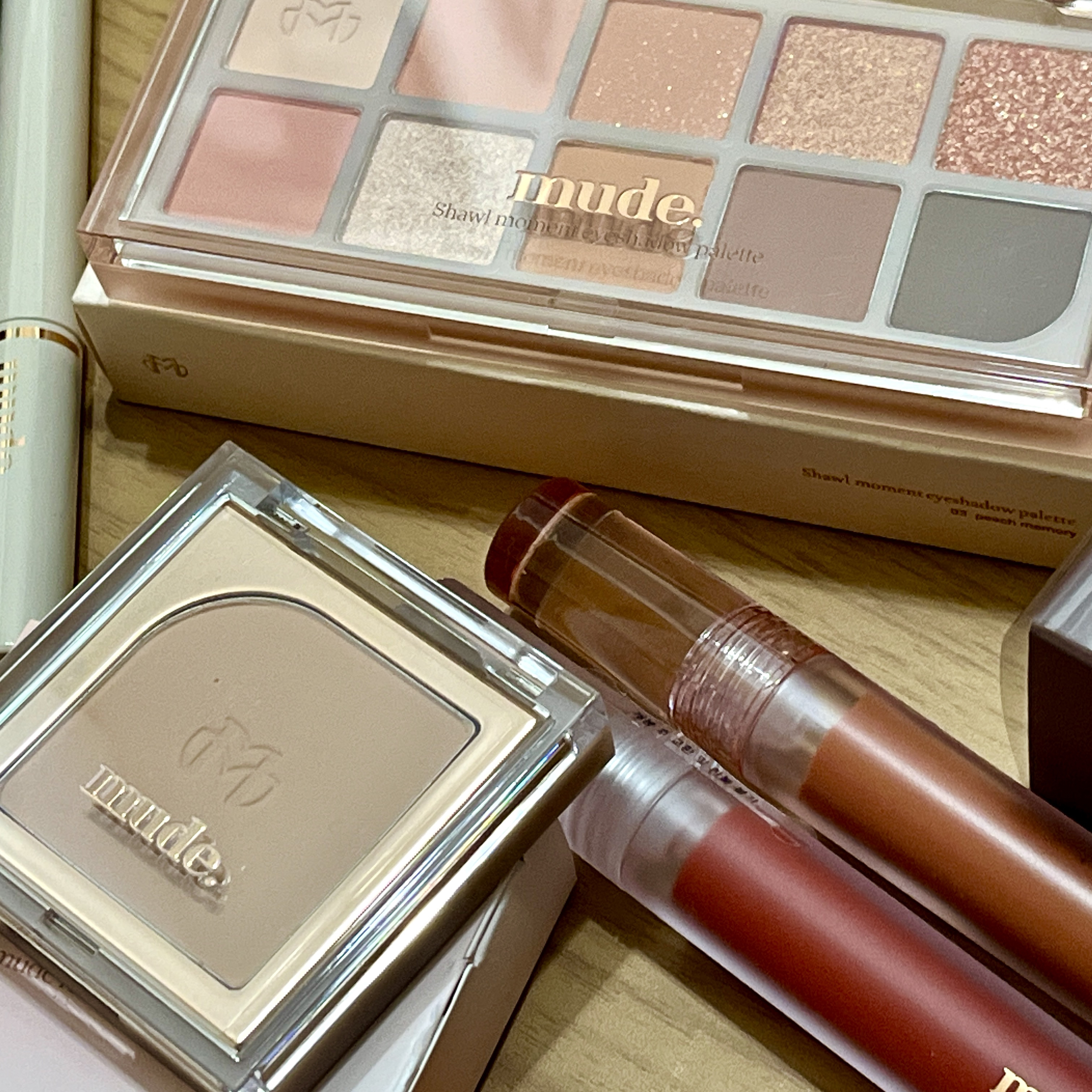 フラッターブラッシャー 06 テンダーベージュ/mude./パウダーチークを使ったクチコミ（1枚目）