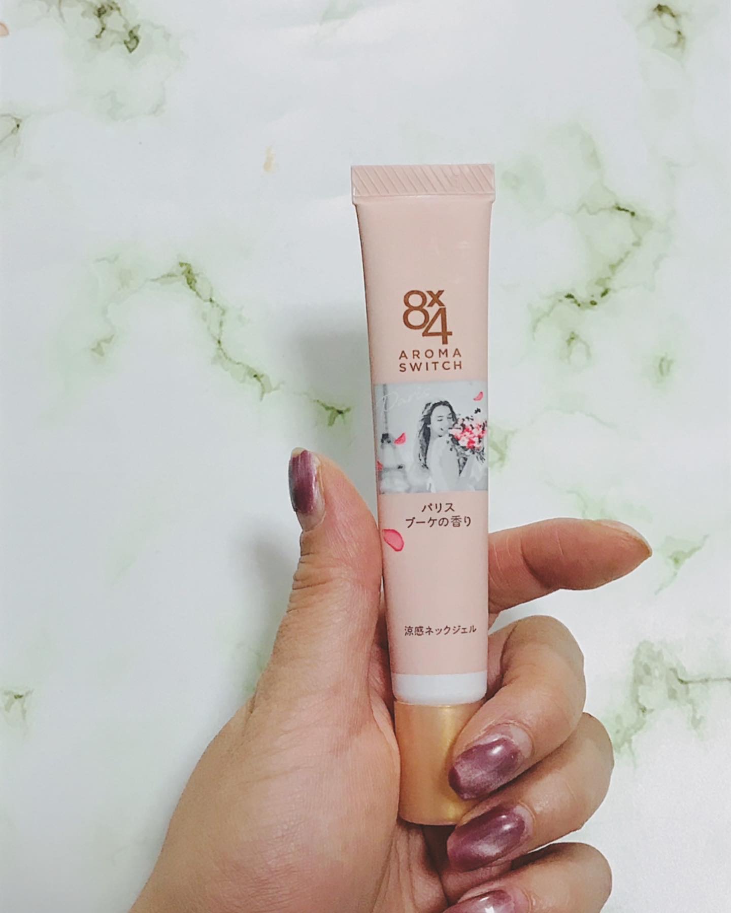 8x4 アロマスイッチ 涼感ネックジェル パリスブーケの香り/８ｘ４/デオドラント・制汗剤を使ったクチコミ（2枚目）