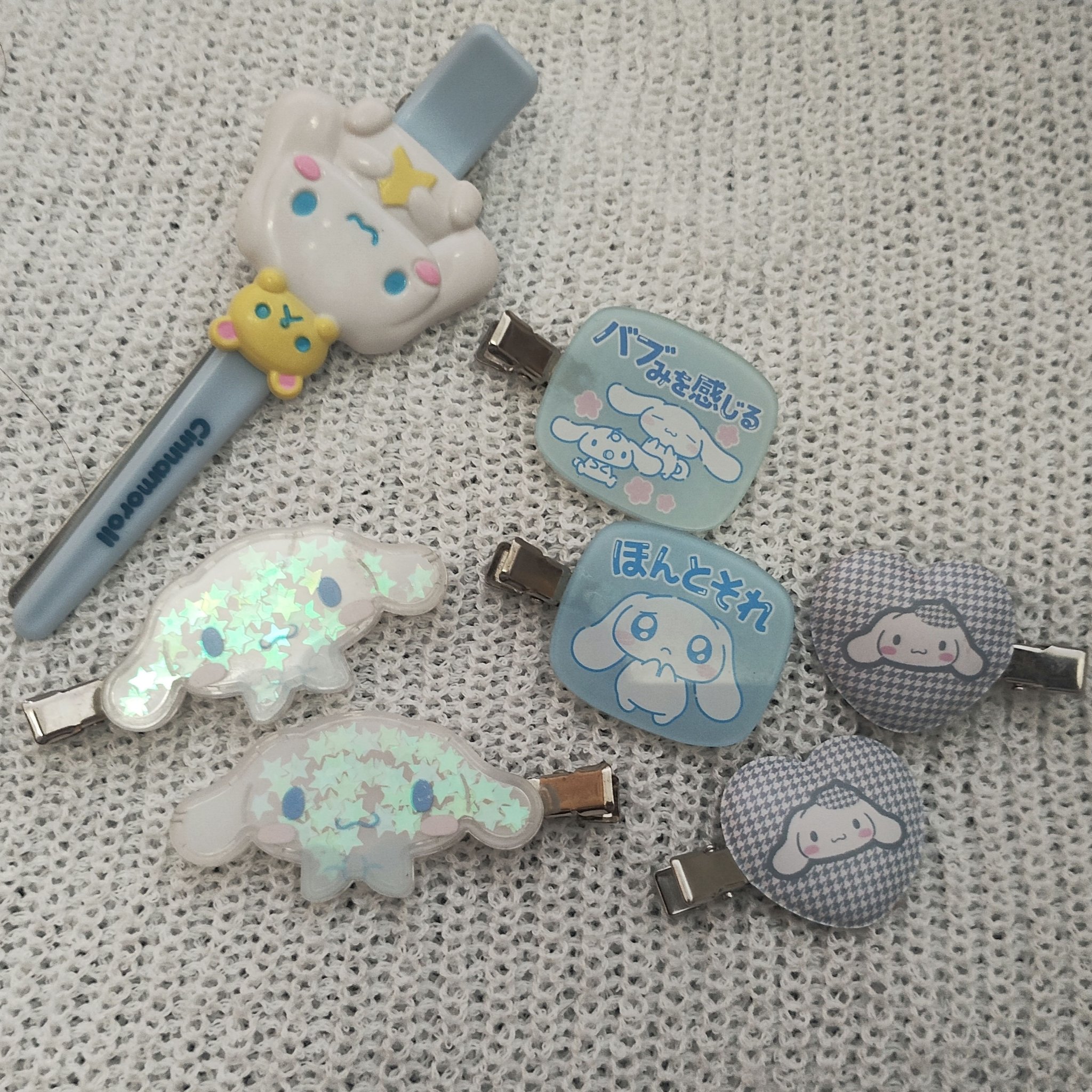 シナモロール ヘアピン

可愛い！！

メイク中にテンション上がる！！

ピンを使ってヘアアレしても可愛い！！文化祭とか体育祭の時に！！

高校生の時はスクバに付けてデコってた！！

#シナモロール #シナモン #サンリオ #ヘアピン