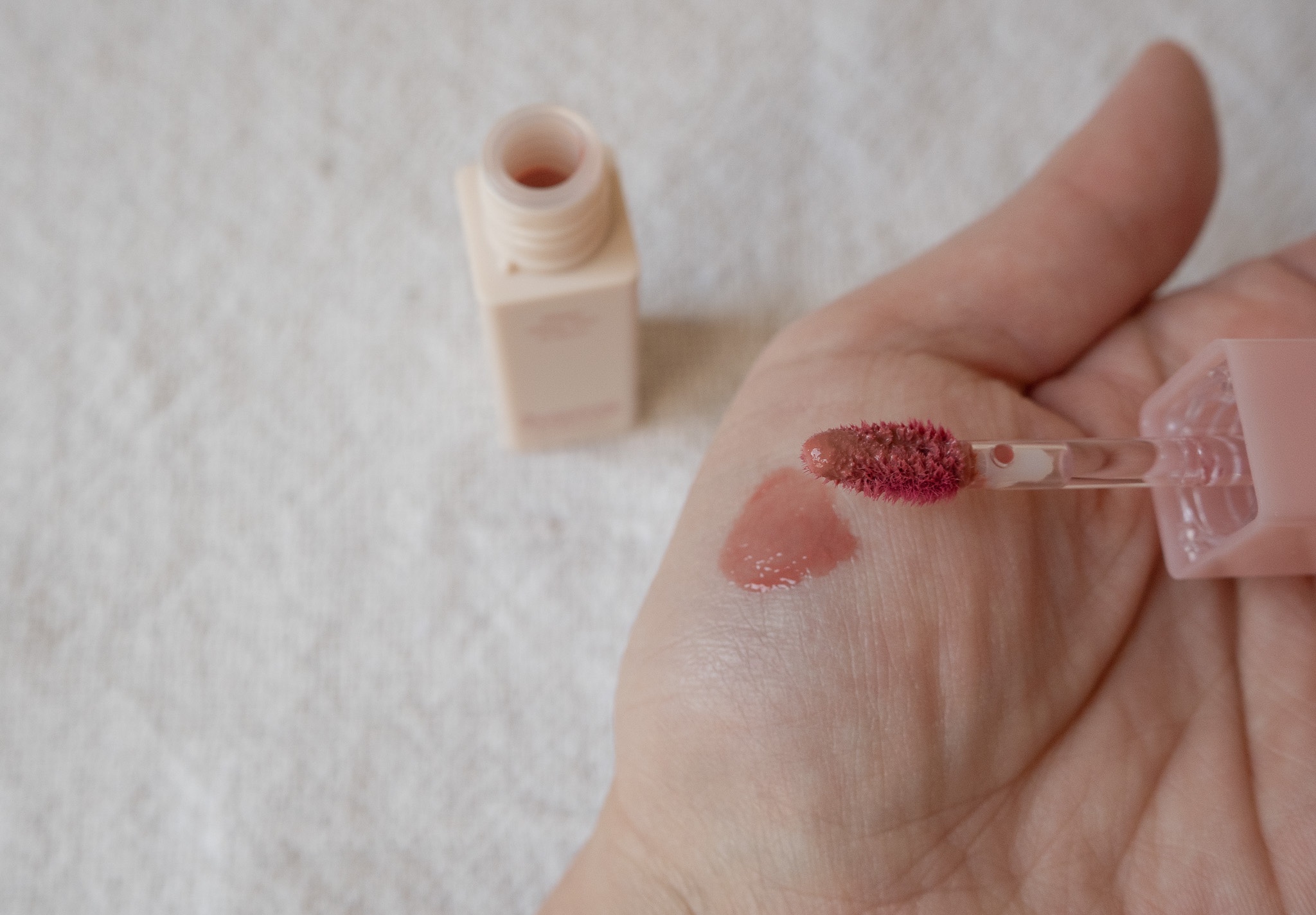 ウォーターグラスティント 01 モモ/hana by hince/口紅を使ったクチコミ（1枚目）