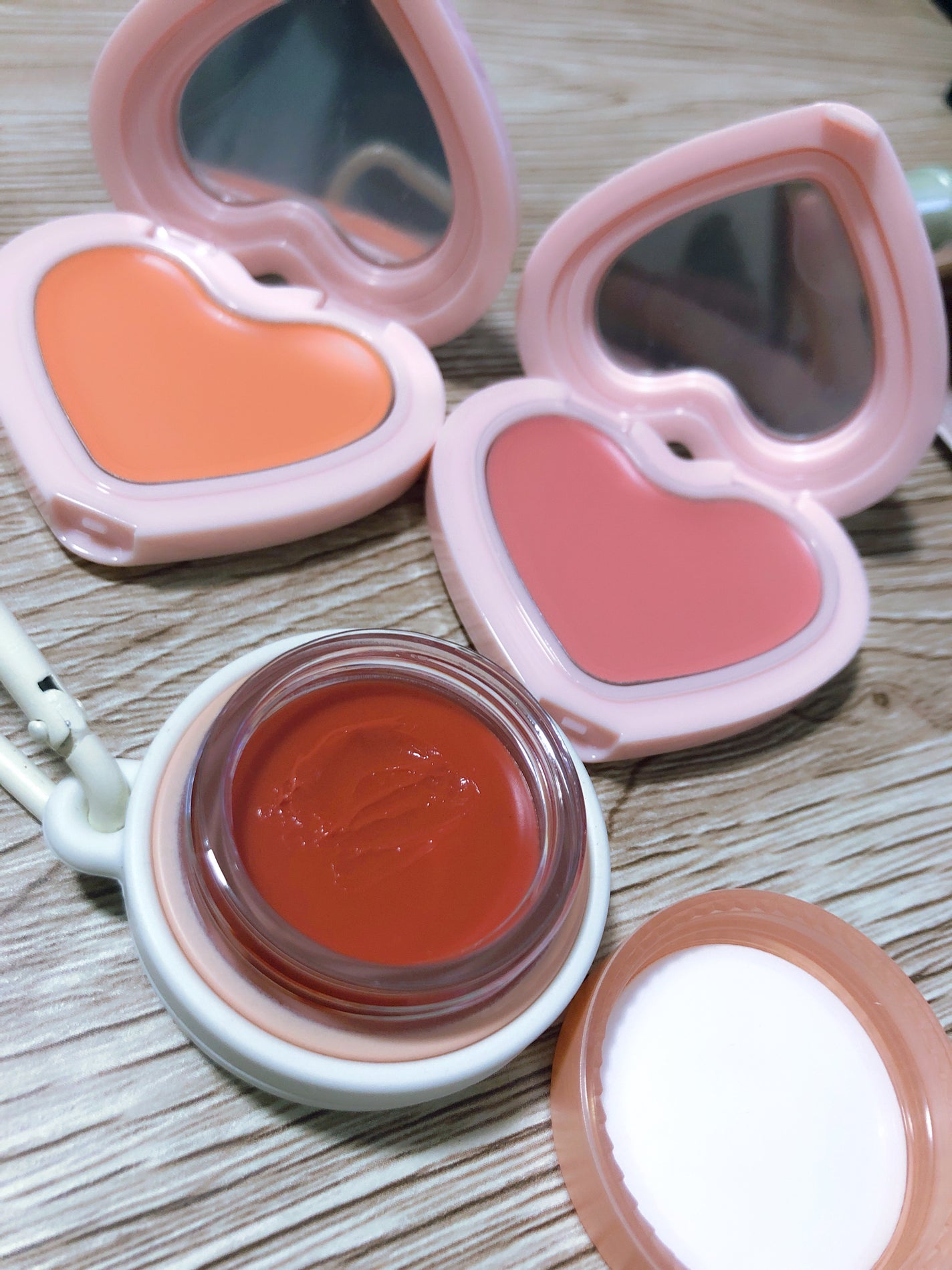 GLOWY TINT BALM/AOU/リップグロスを使ったクチコミ(1枚目)