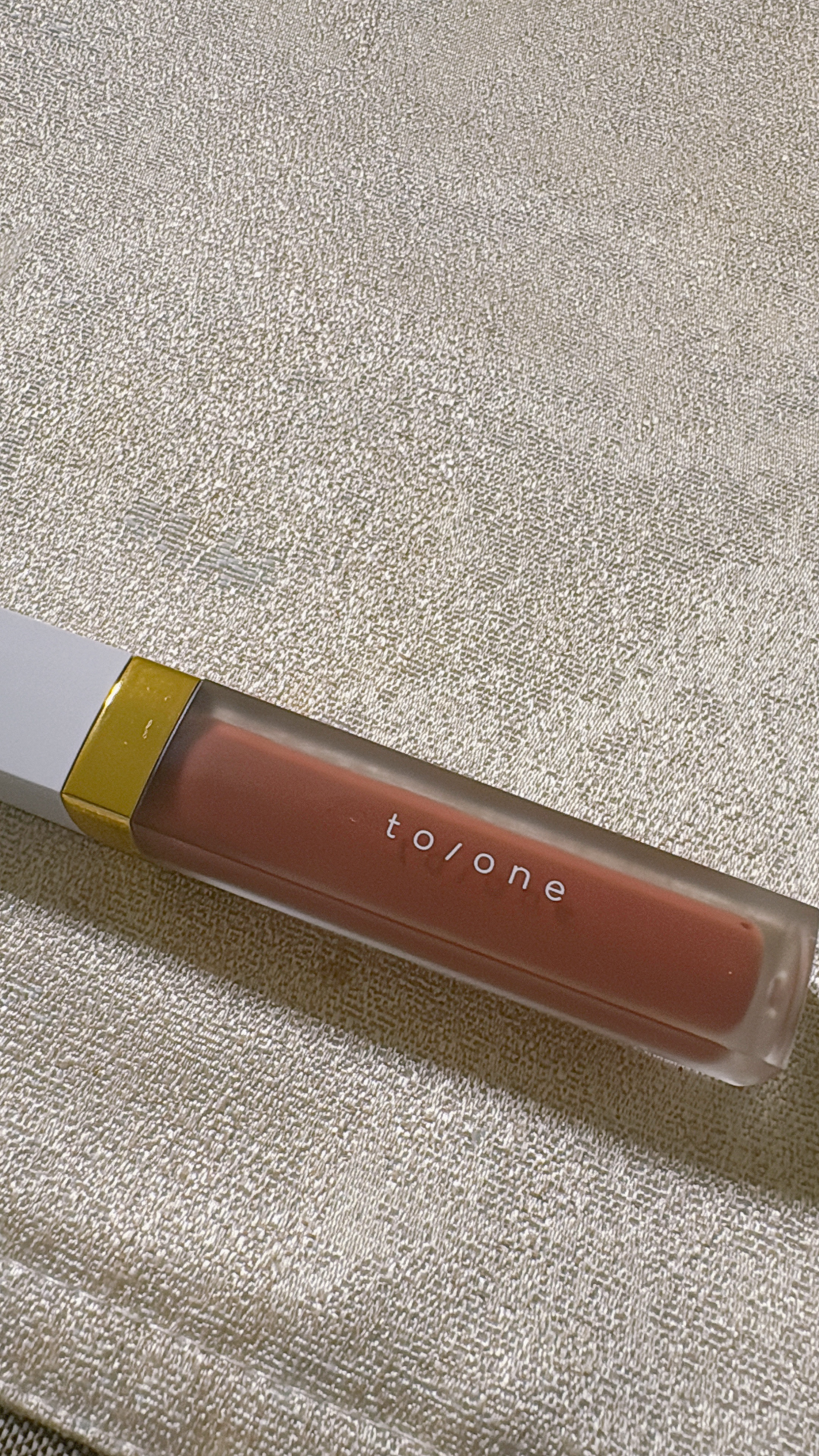 トーン ペタル エッセンス グロス/to/one/リップグロスを使ったクチコミ（1枚目）