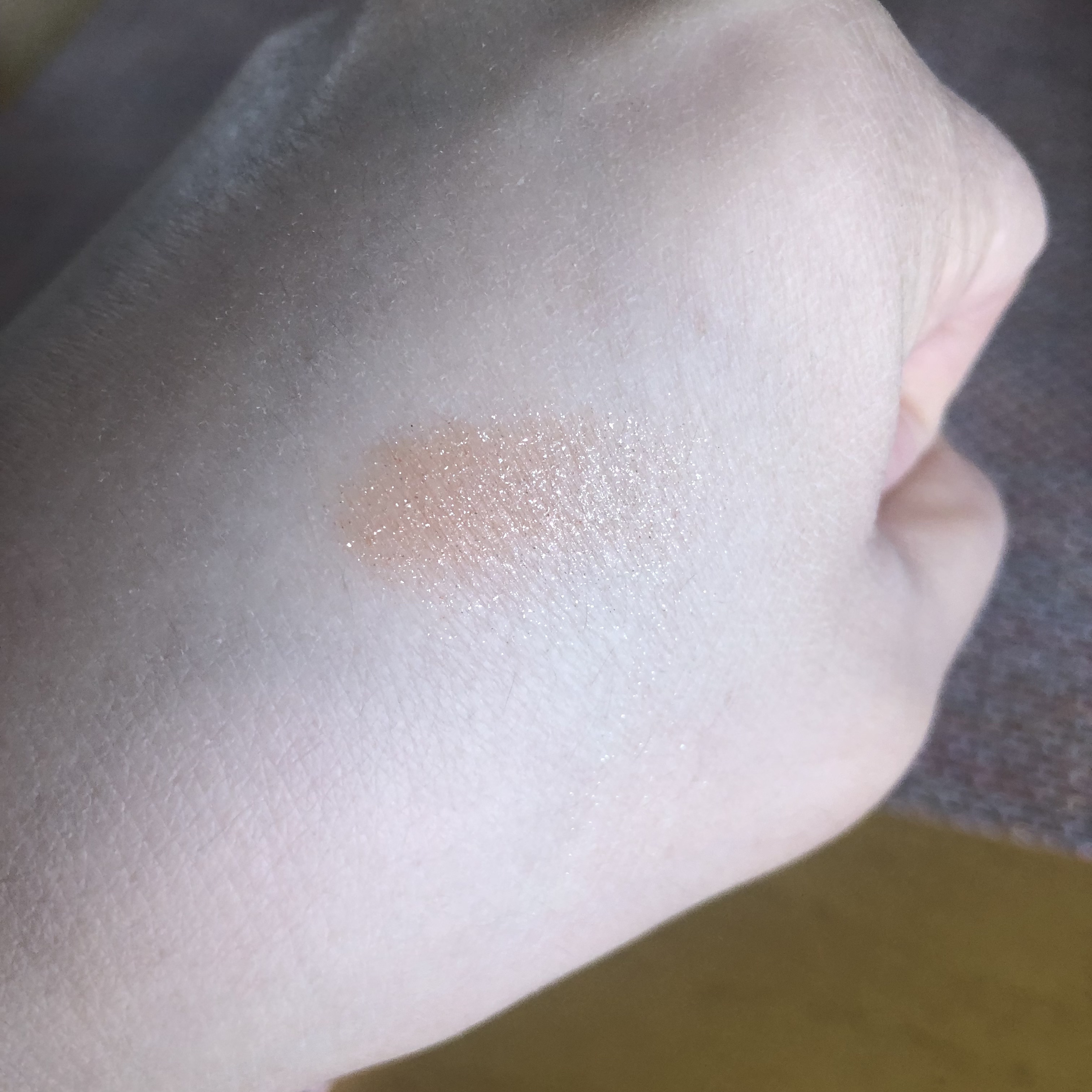 フーミー シングルラメシャドウ/WHOMEE/単色アイシャドウを使ったクチコミ（2枚目）