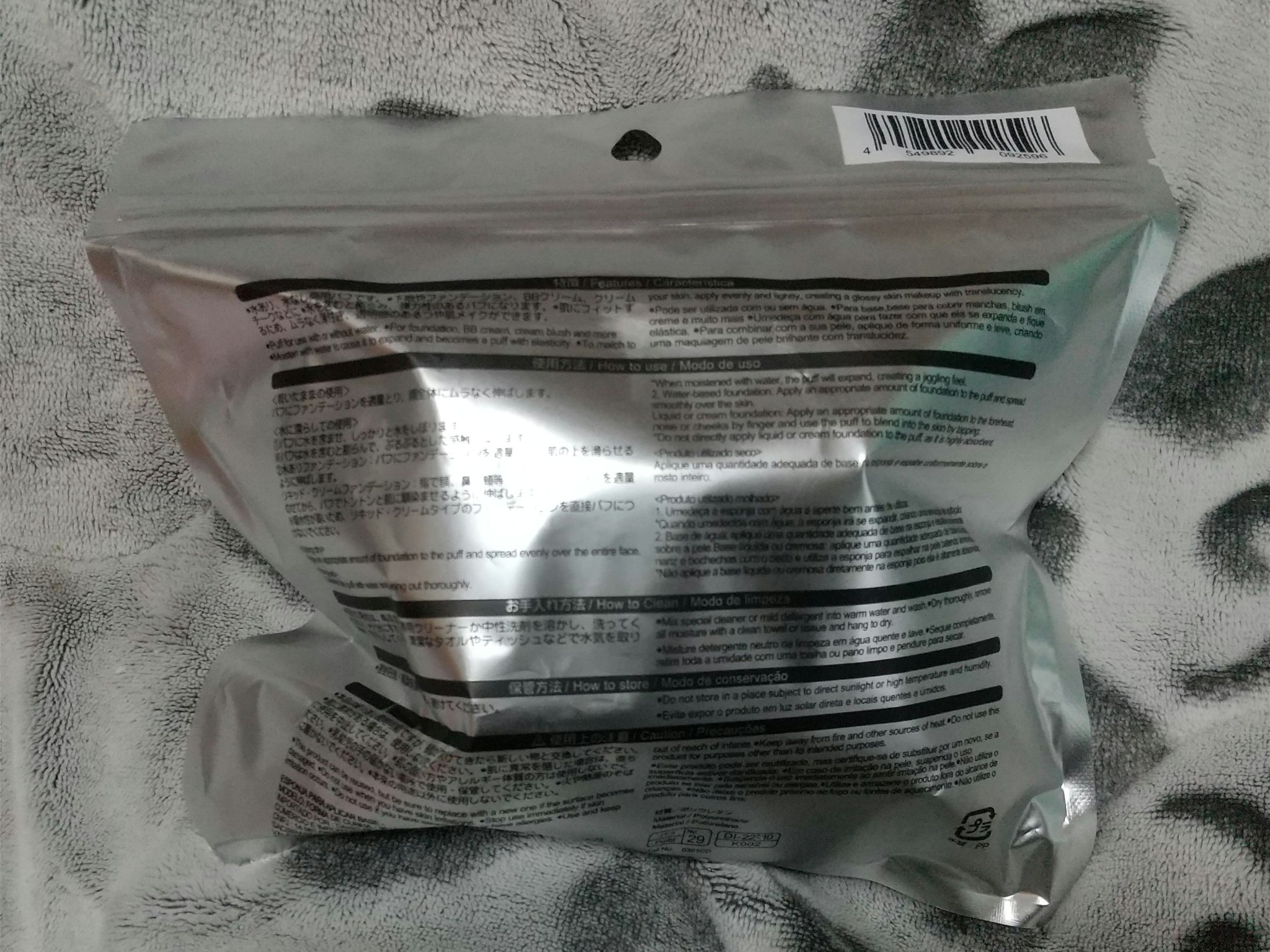 メイクアップスポンジ(バリューパック ウェッジ型 30個)/DAISO/パフ・スポンジを使ったクチコミ（2枚目）