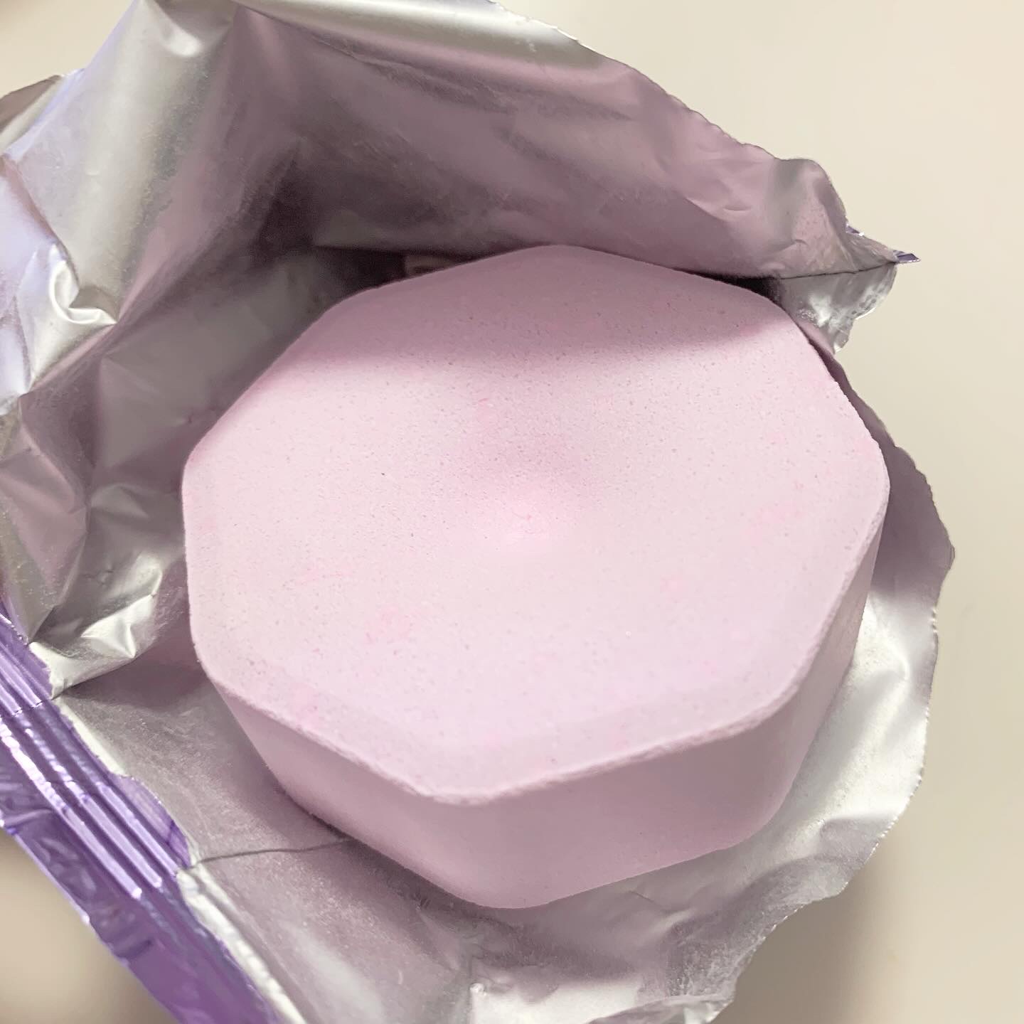 バブ モンスターバブルMEGA級 マーブル泡 ラベンダーカクテルの香り​/バブ/炭酸系入浴剤を使ったクチコミ（2枚目）