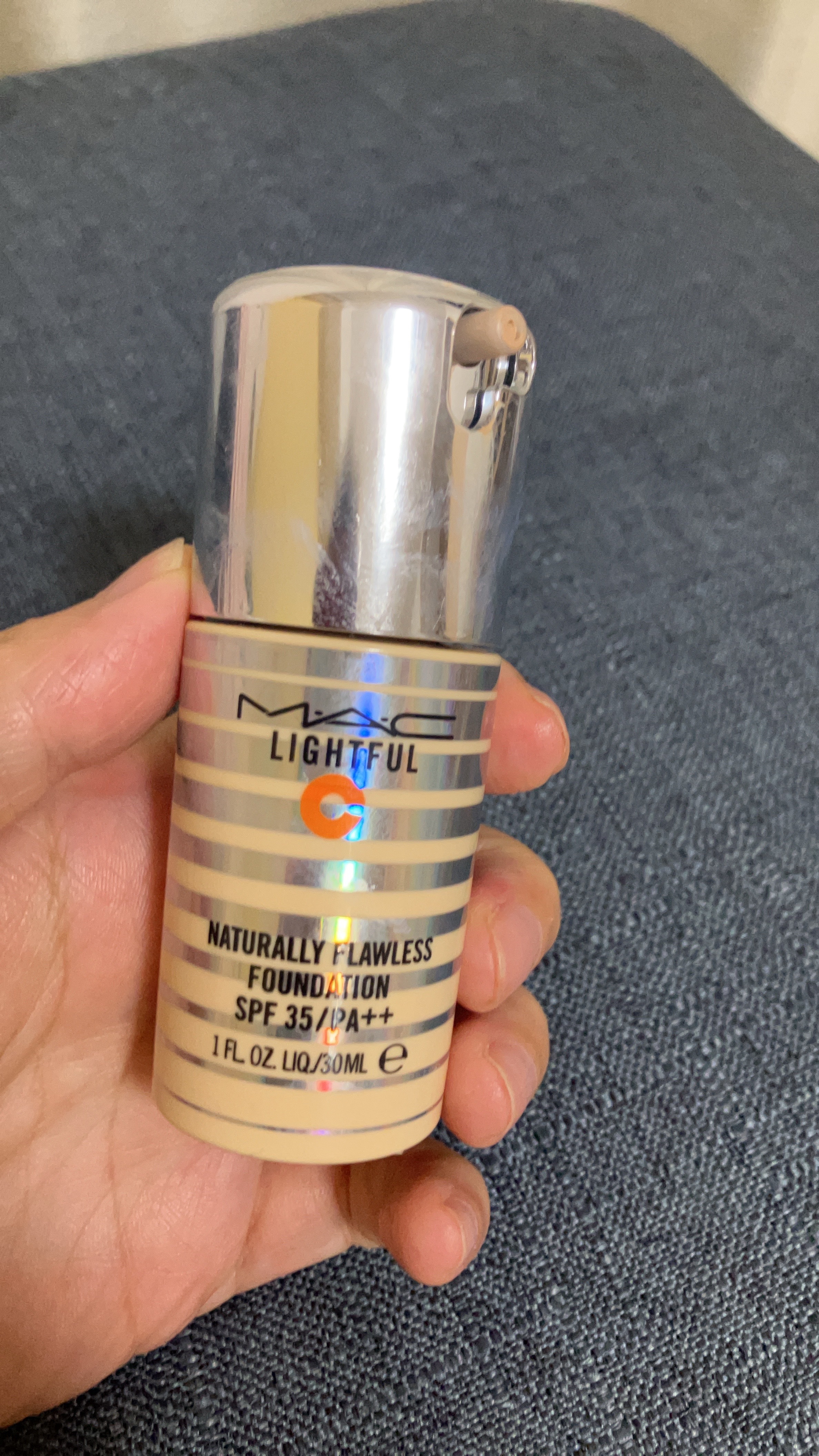 ライトフル C+ ナチュラリー フローレス SPF 35 ファンデーション/M・A・C/リキッドファンデーションを使ったクチコミ（1枚目）