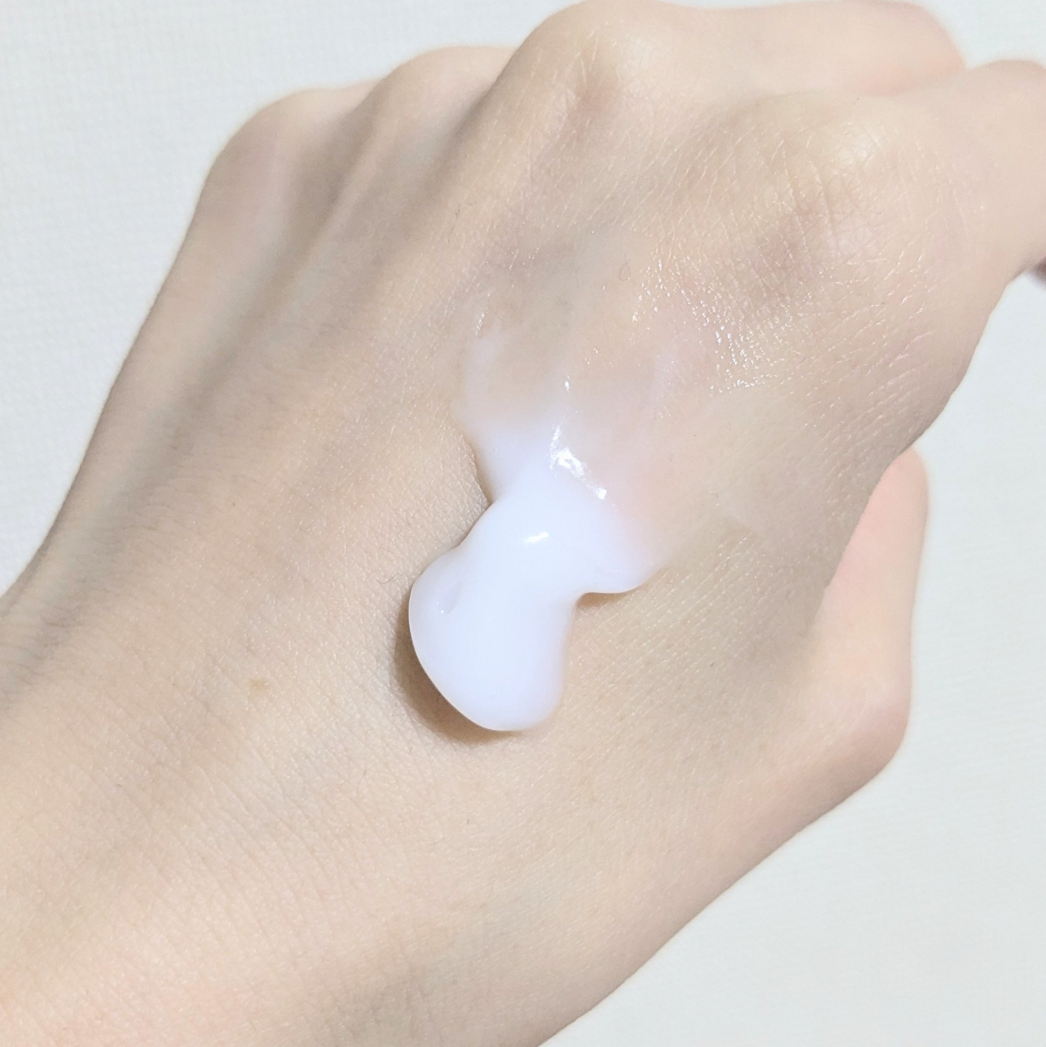 キューミースウィートボムホワイトクリーム/AGARISM/ボディクリームを使ったクチコミ（3枚目）