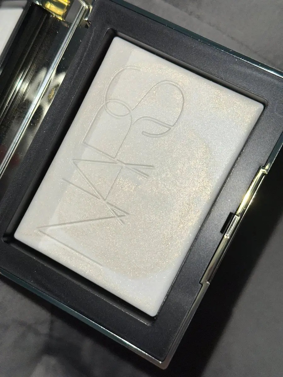 アフターパーティ ライトリフレクティングセッティングパウダー プレスト/NARS/プレストパウダーを使ったクチコミ（1枚目）