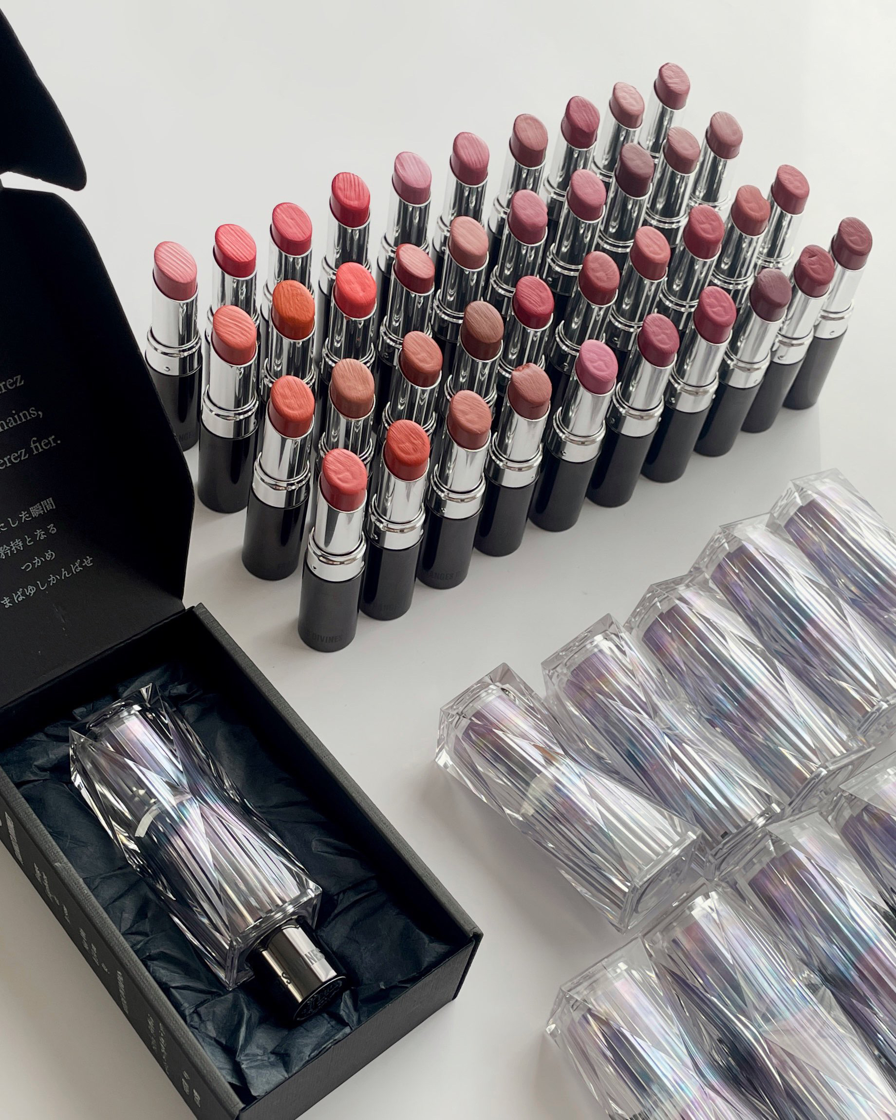 ルージュ ウーフォリ ドゥ ラ ソワ/FRANGES DIVINES/口紅を使ったクチコミ（2枚目）