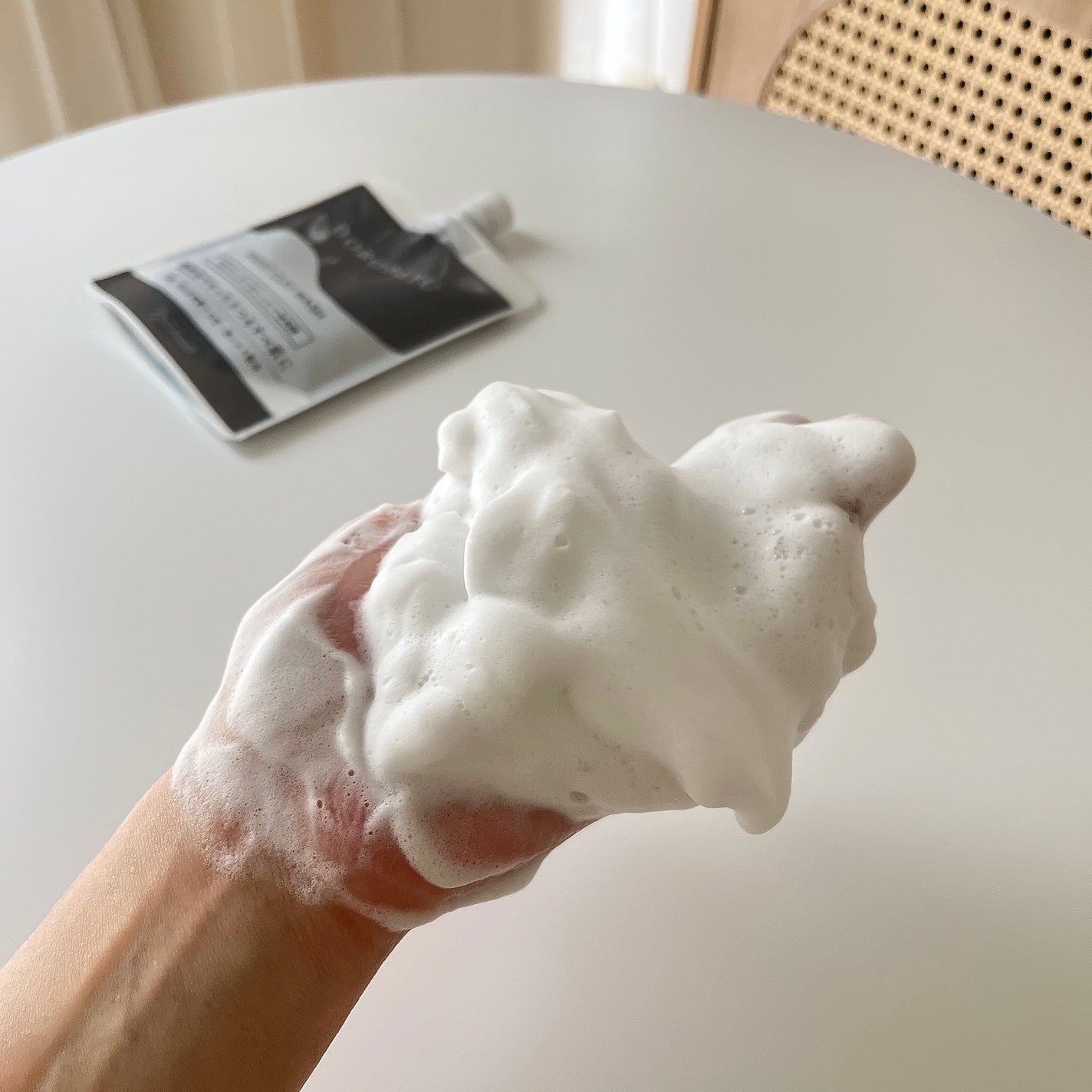 エリー on LIPS 「毛穴の奥に詰まった汚れを泥が吸着して、肌悩みをクリアに!ナ..」(5枚目)