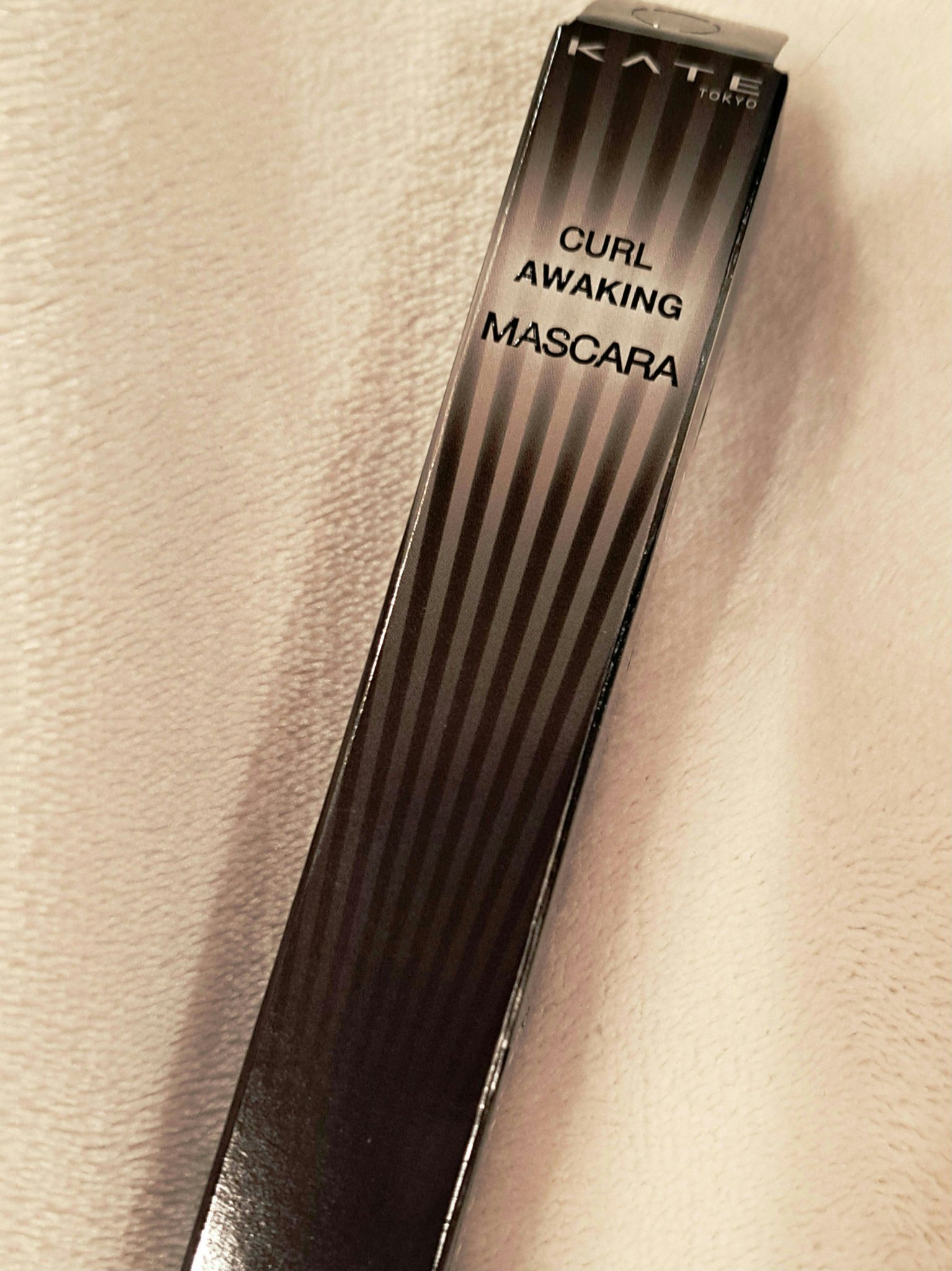 【使った商品】ケイト　カール　awaking マスカラ
【色味】ブラック
【ロングorボリューム】ロング
【キープ力】○
【良いところ】両面のブラシを使ってよりロングなまつ毛へ
パッケージがクールでおしゃれ
個人的にはもう少し液がついてたほ