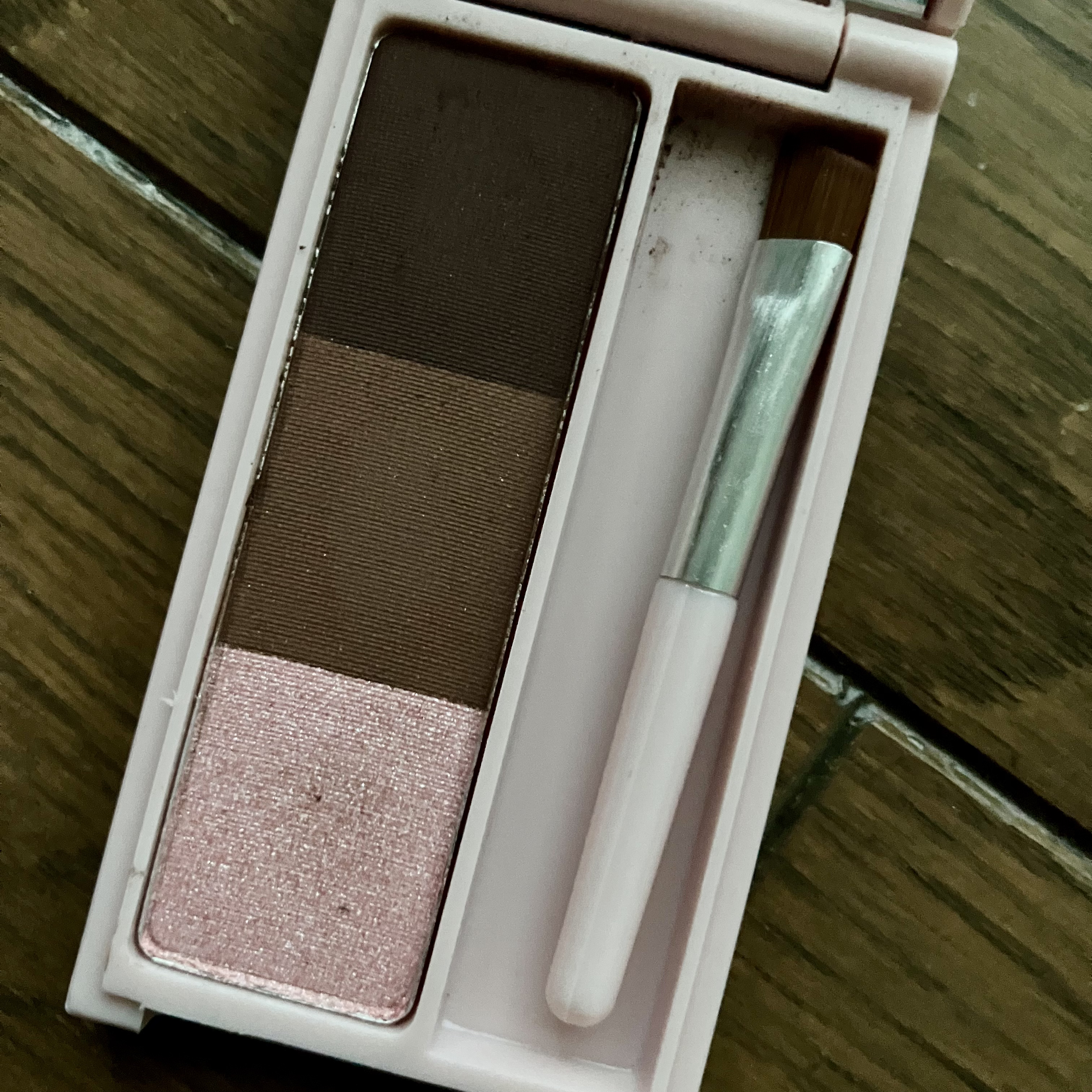 KM アイブロウパウダー/DAISO/パウダーアイブロウを使ったクチコミ（1枚目）