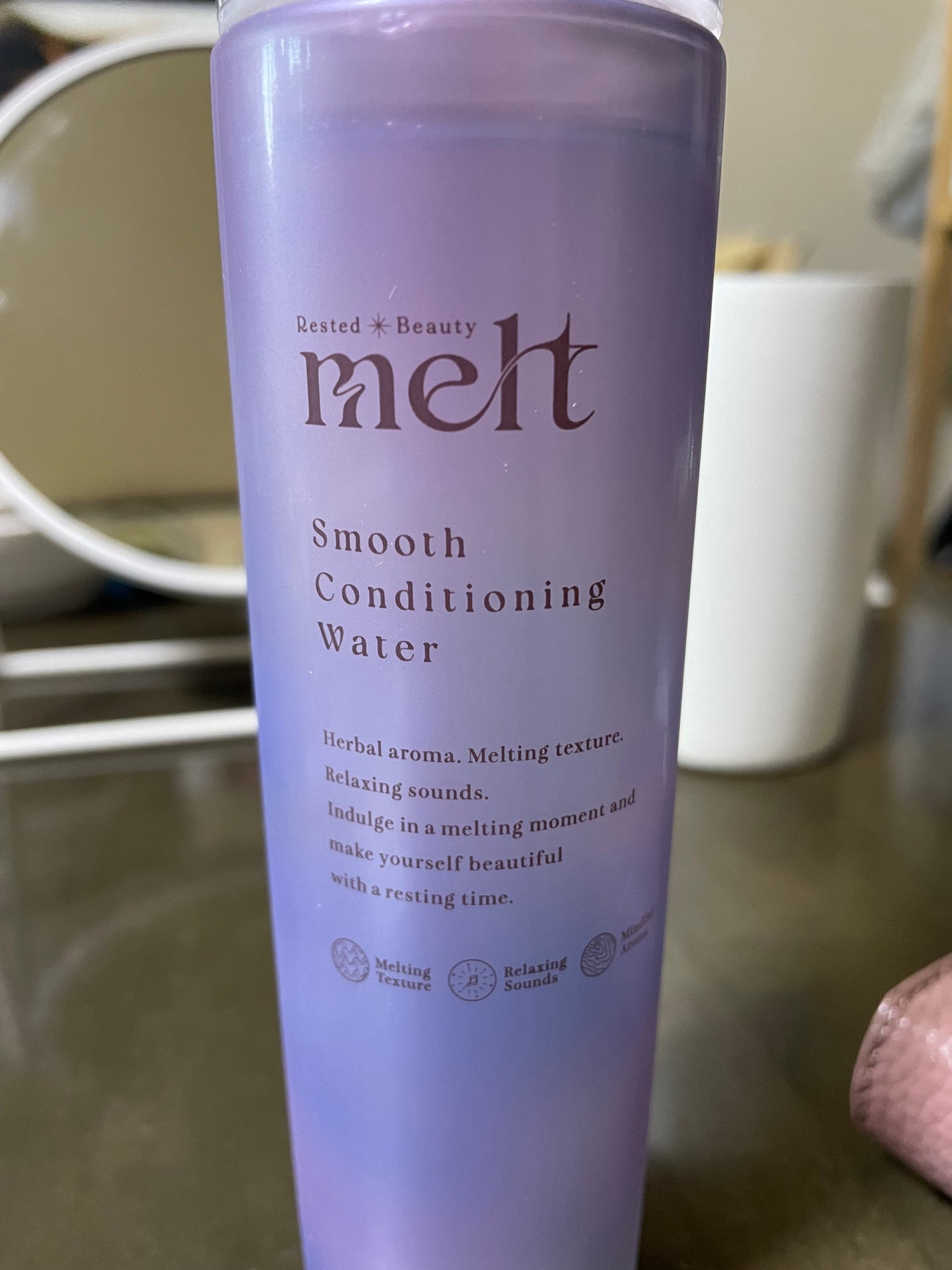 qoo Rio on LIPS 「トロミがある化粧水かのようなテクスチャでそれを髪につけた瞬間か..」(1枚目)