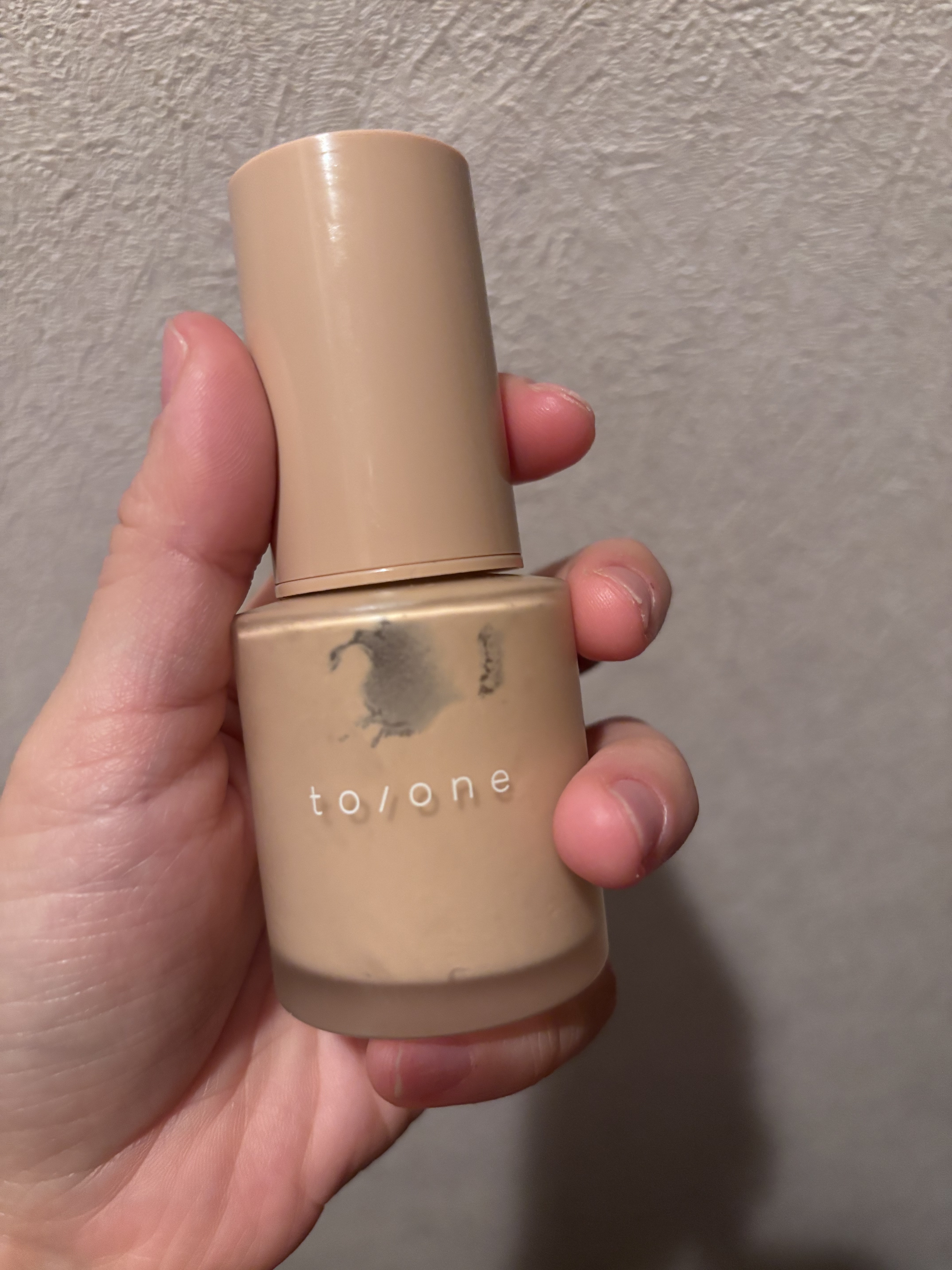 to/one  デューイ リキッドファンデーションのクチコミ「鼻周りなど毛穴が気になる部分にのみ使用しています。みずみずしく伸びが良いです！

カバー力は控.....」（1枚目）