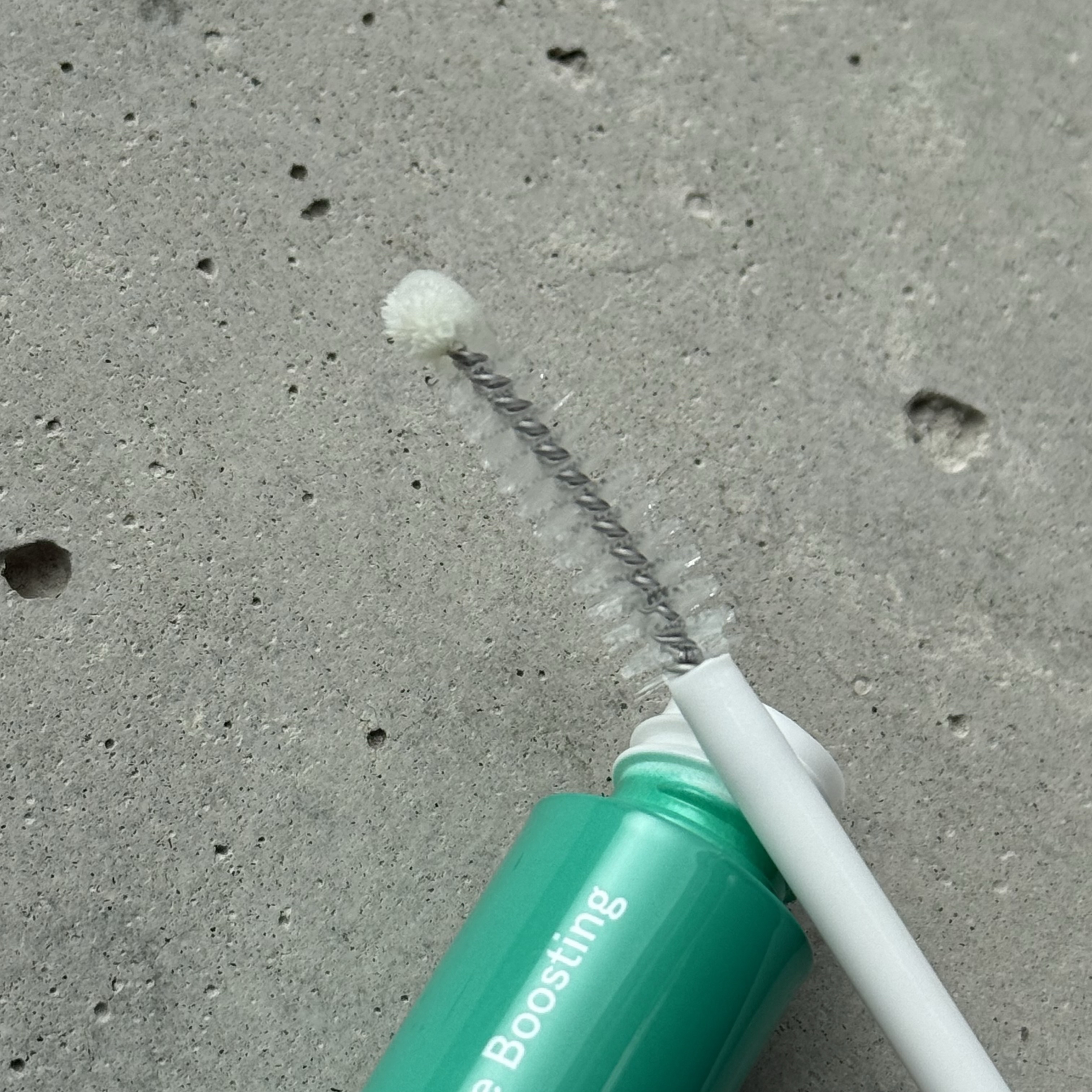 Power & Volume Boosting Eyelash Serum/Ruminae/まつげ美容液を使ったクチコミ（2枚目）