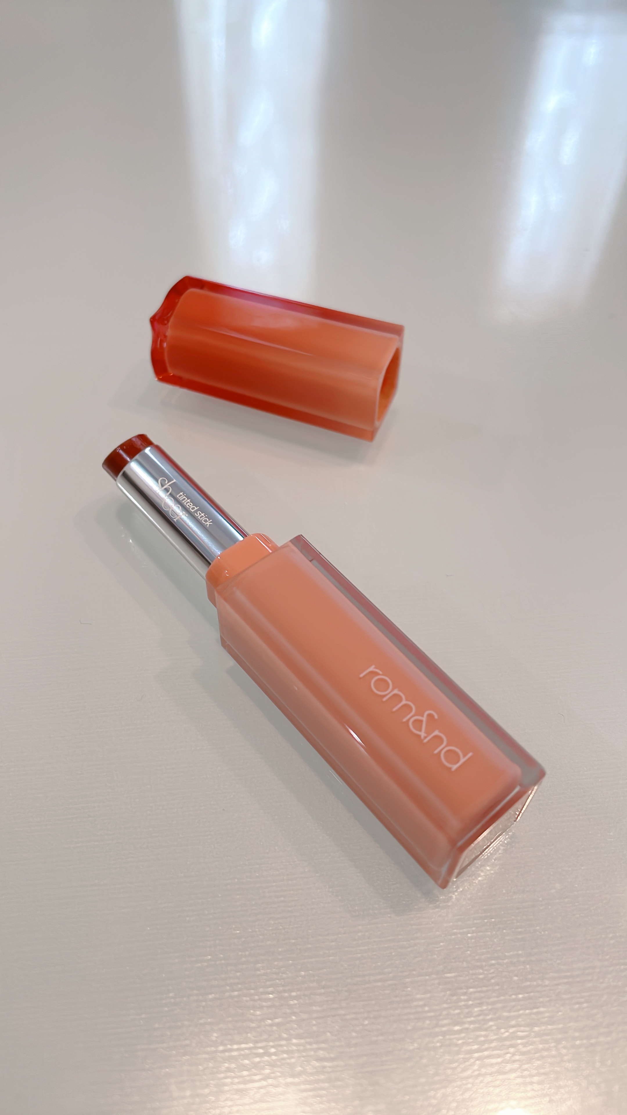 シアーティンテッドスティック 04 キャメルナッツ(CAMEL NUTS)/rom&nd/口紅を使ったクチコミ（1枚目）