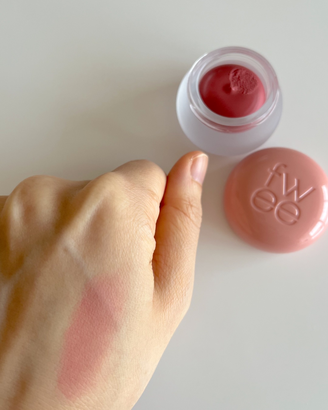 リップアンドチーク ブラーリープリンポット/fwee/口紅を使ったクチコミ（2枚目）