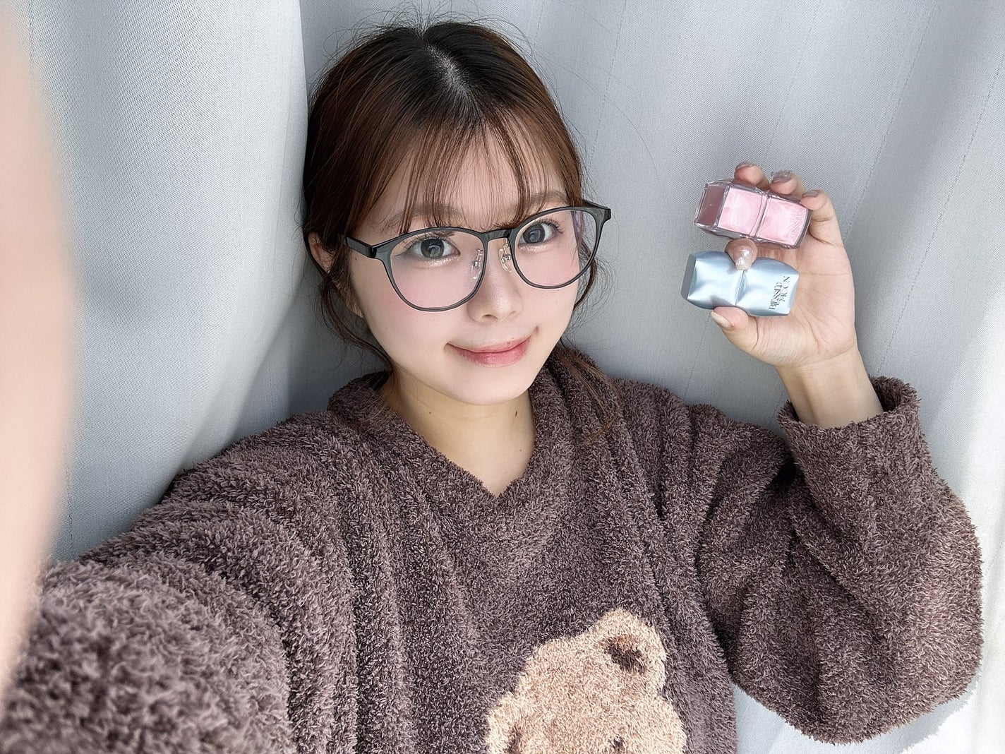 Luna on LIPS 「𝐁𝐋𝐄𝐒𝐒𝐄𝐃𝐌𝐎𝐎𝐍ぷるぷるや🥺🤍重ねれば重ねるほど高発色で..」(2枚目)