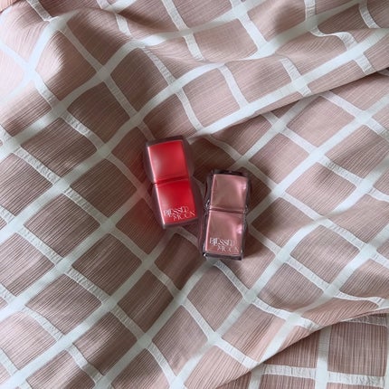 Luna on LIPS 「𝐁𝐋𝐄𝐒𝐒𝐄𝐃𝐌𝐎𝐎𝐍ぷるぷるや🥺🤍重ねれば重ねるほど高発色で..」(4枚目)