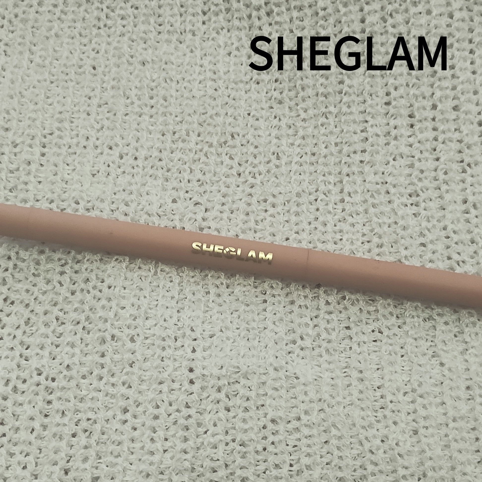 SHEGLAM クリーミーマットリップライナーペンシル

良き！！

滑らかで描きやすいし全然落ちない！！

色も選べるしクレヨン感もないからリピしたい！

#リップペンシル #リップ #マット #SHEGLAM #SHEIN