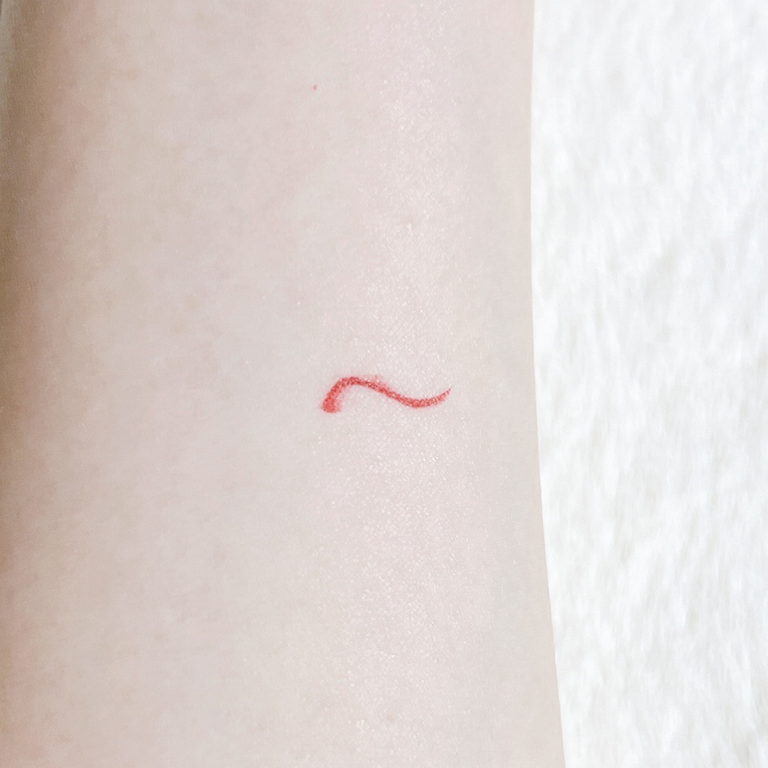 スキルレスライナー 06.ルージュバーガンディ(公式ECサイト・LIPSショッピング限定)/LUMIURGLAS/リキッドアイライナーを使ったクチコミ（2枚目）