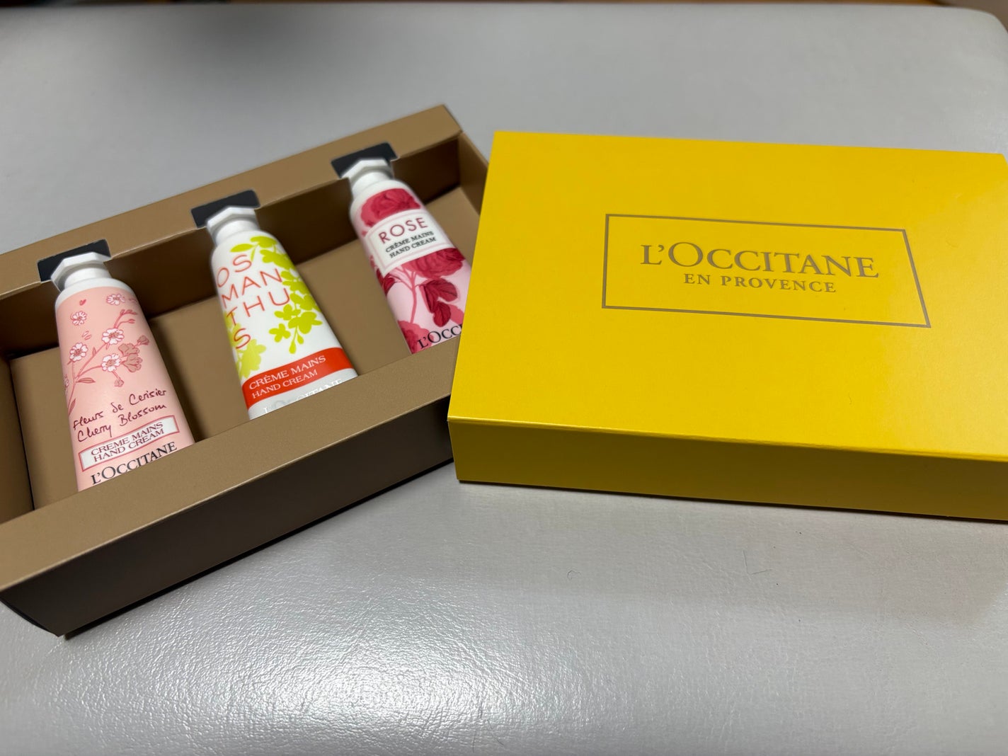 ミニハンドクリームトリオ (チェリーブロッサム、ローズ、オスマンサス)/L'OCCITANE/ハンドクリームを使ったクチコミ(2枚目)