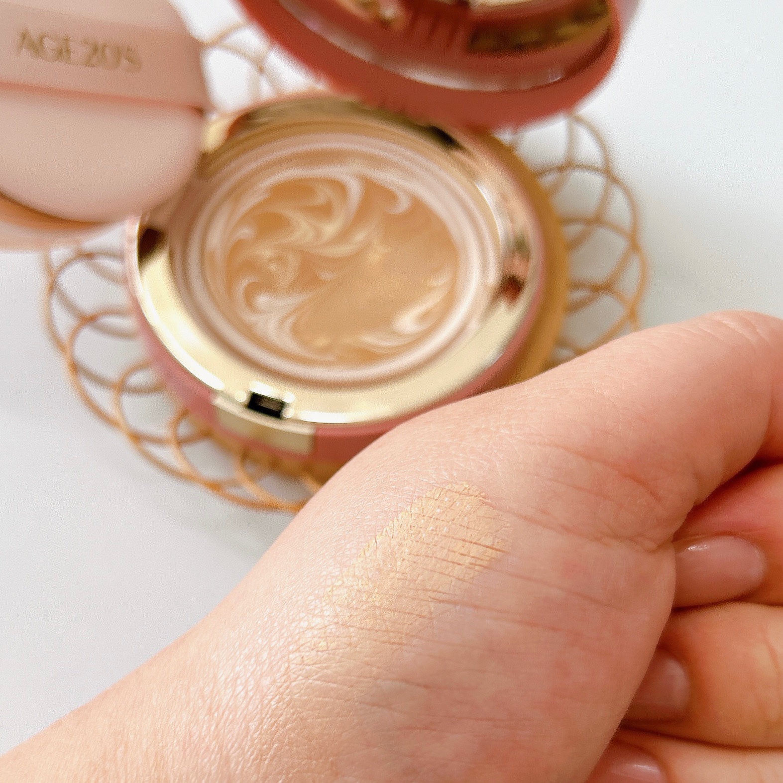 ヴェールヌーディ エッセンスパクトグロウ/AGE20’s/クリーム・エマルジョンファンデーションを使ったクチコミ（3枚目）