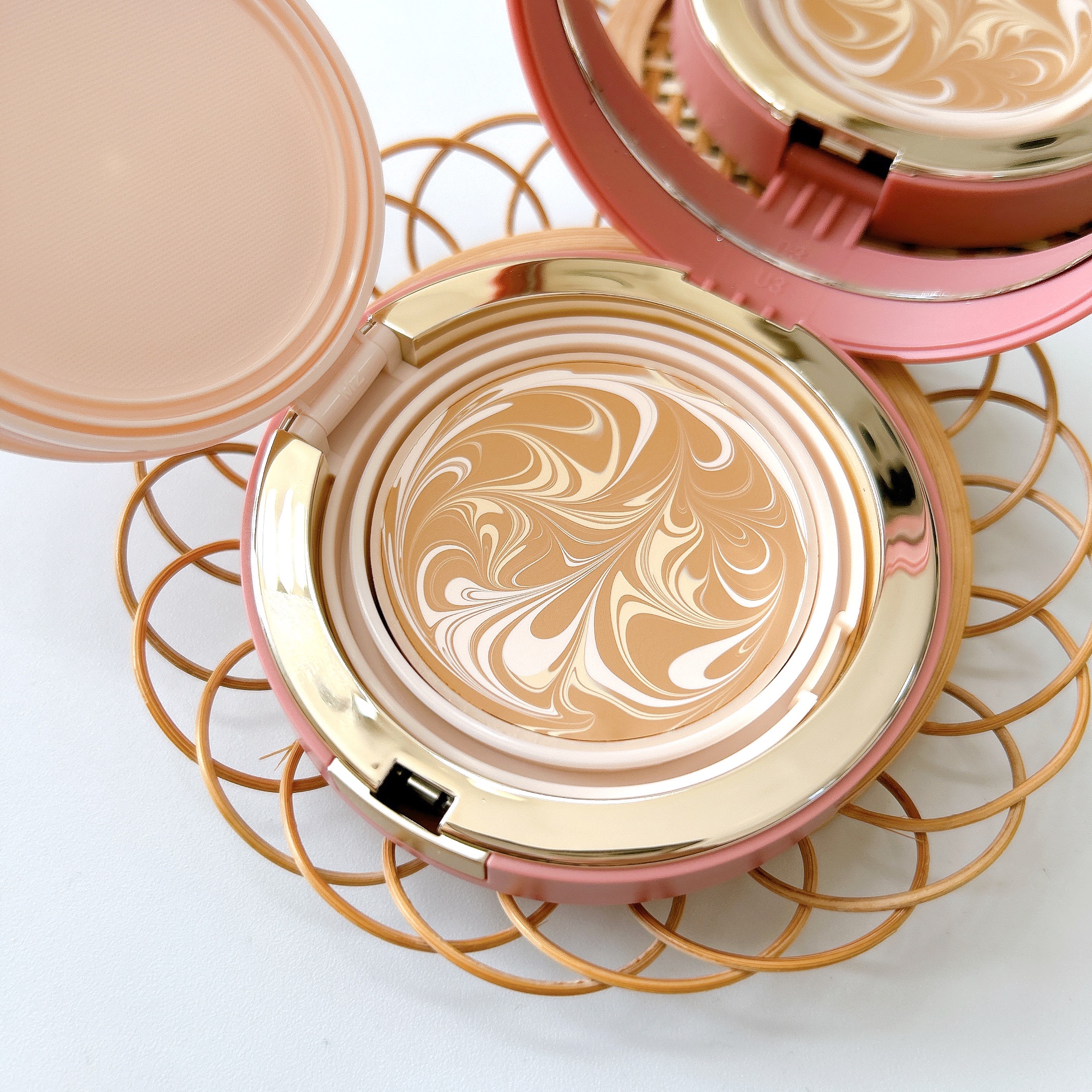 ヴェールヌーディ エッセンスパクトグロウ/AGE20’s/クリーム・エマルジョンファンデーションを使ったクチコミ（2枚目）