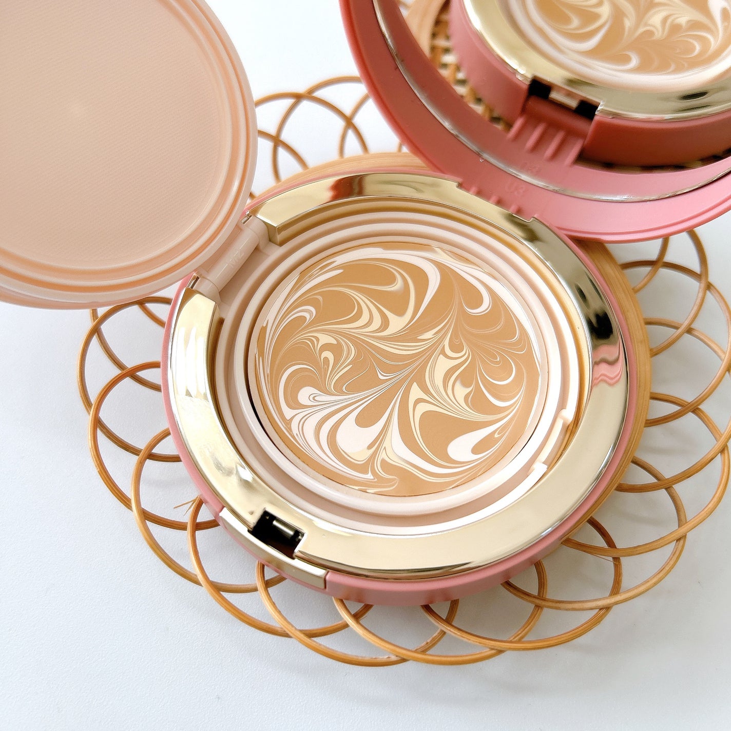 ヴェールヌーディ エッセンスパクトグロウ/AGE20’s/クリーム・エマルジョンファンデーションを使ったクチコミ(2枚目)